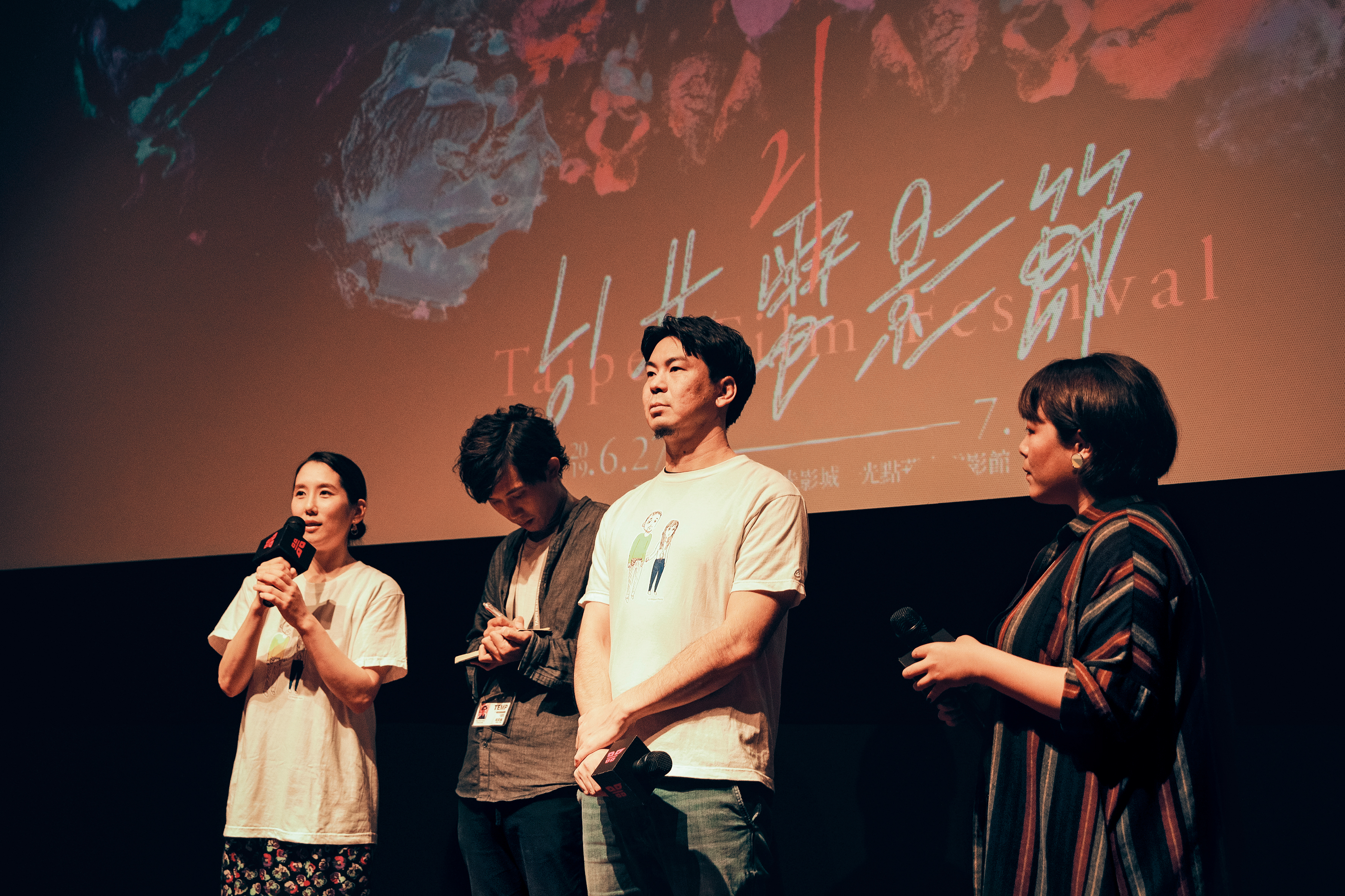 片山慎三（右二）、和田光沙（左一）日前連袂訪台，出席《海角上的兄妹》在台北電影節的映後座談活動。（光年映畫提供）