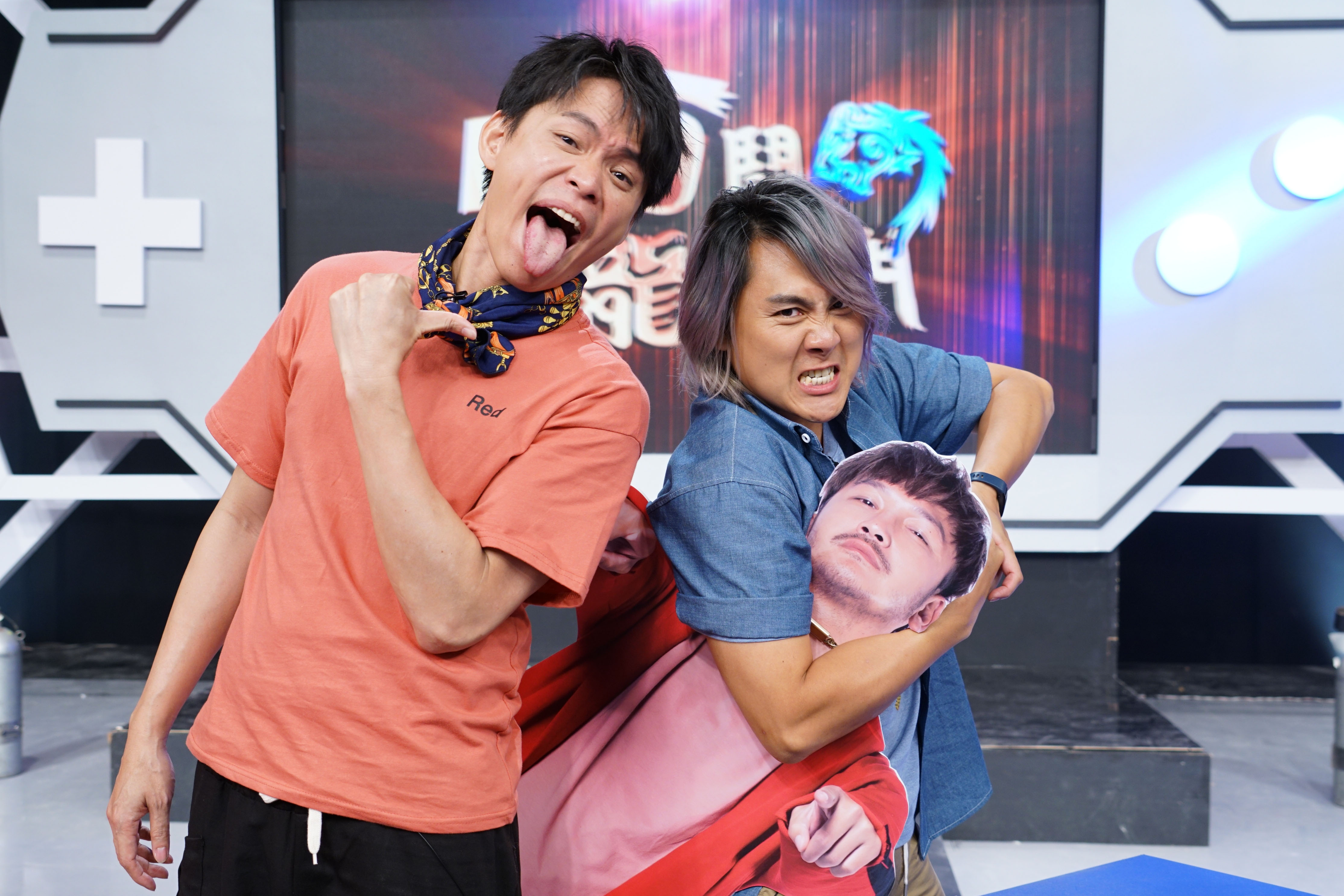 《FIVE鬪！龍虎門》主持人KID入伍後，首發代班邀來遊戲強者黃鐙輝，與王仁甫搭檔主持。（狼谷競技台提供）