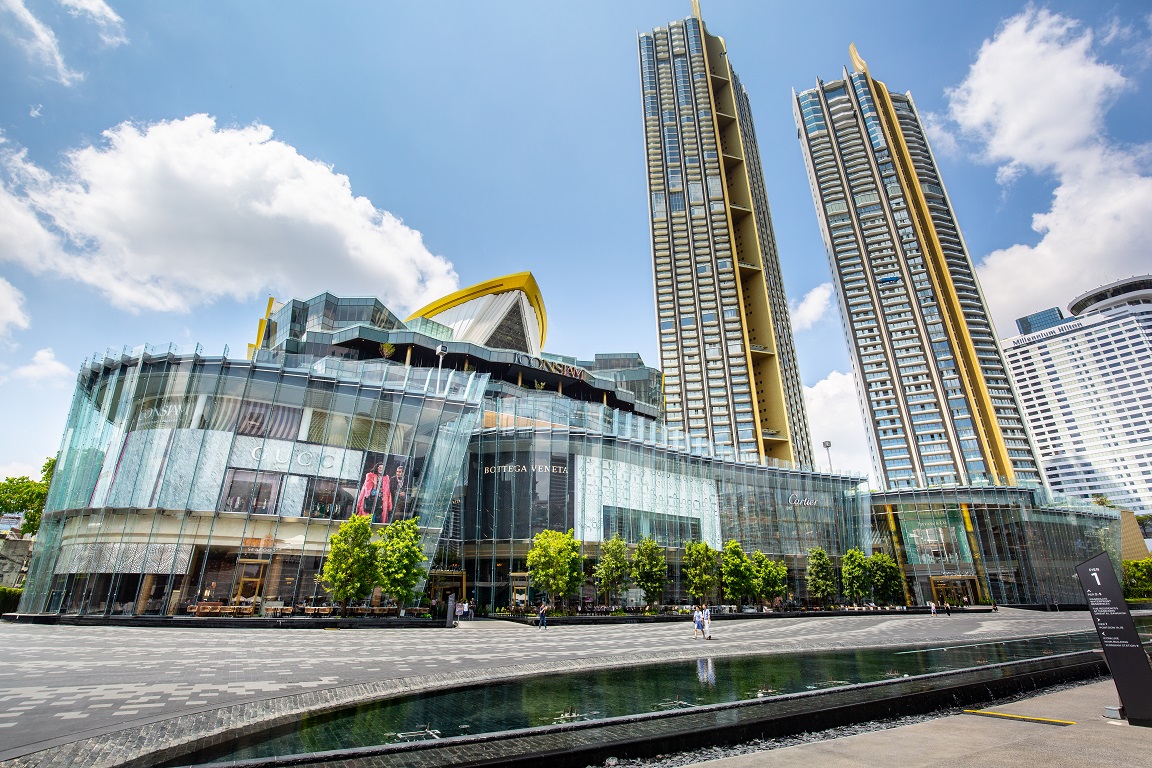 以船為設計理念的「ICONSIAM」，蒐集泰國各種小吃及日本品牌，受到許多泰國人喜愛。