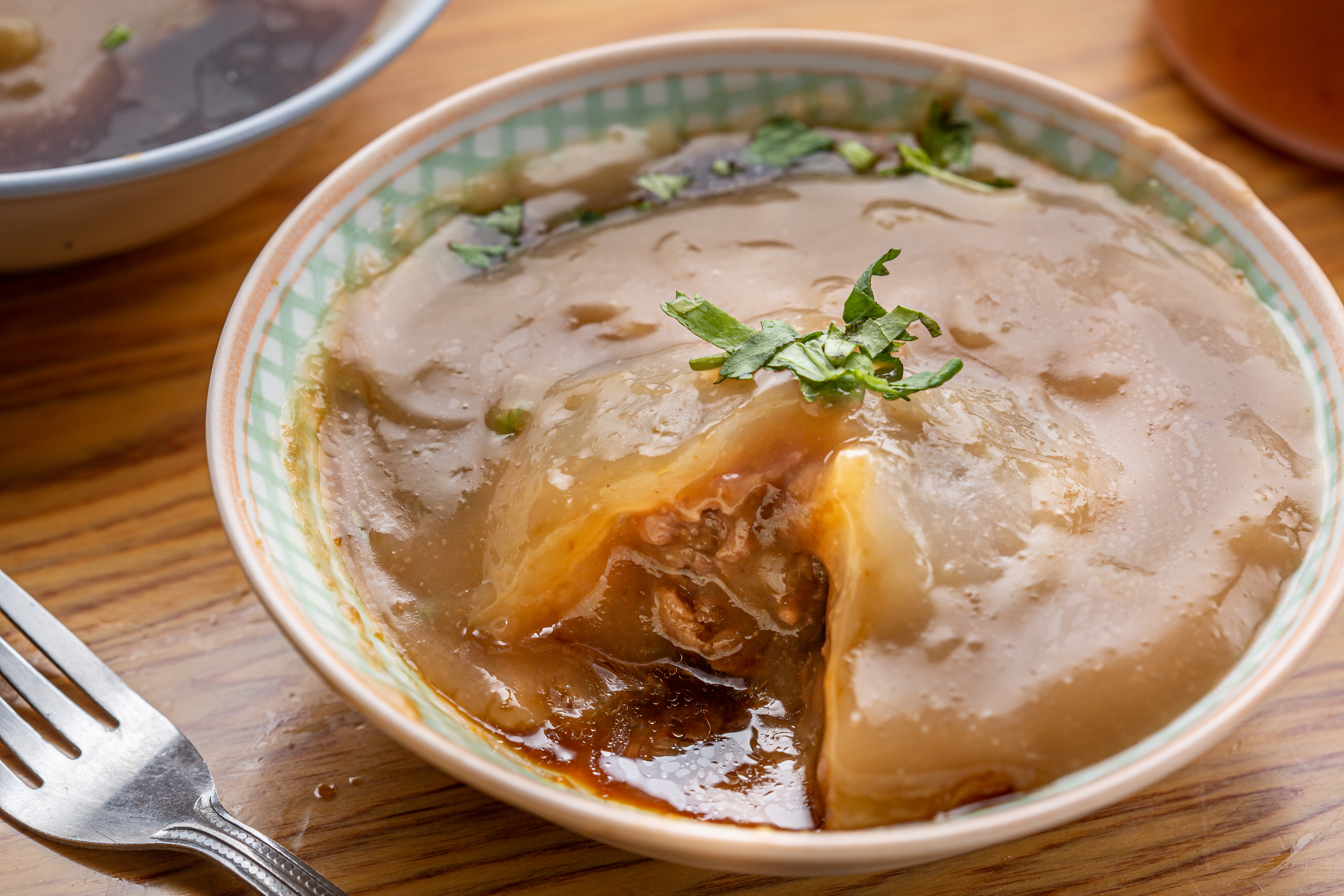 「橋頭邊肉圓」名列台灣小吃百大名店。（35元／份）