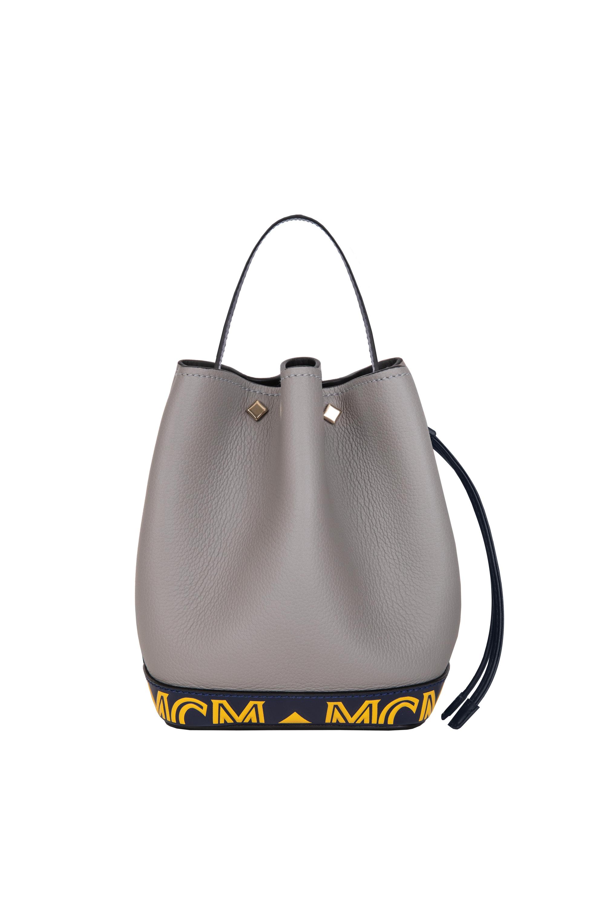 .MCM Milano系列束口袋（灰色）。NT$41,000（MCM提供）