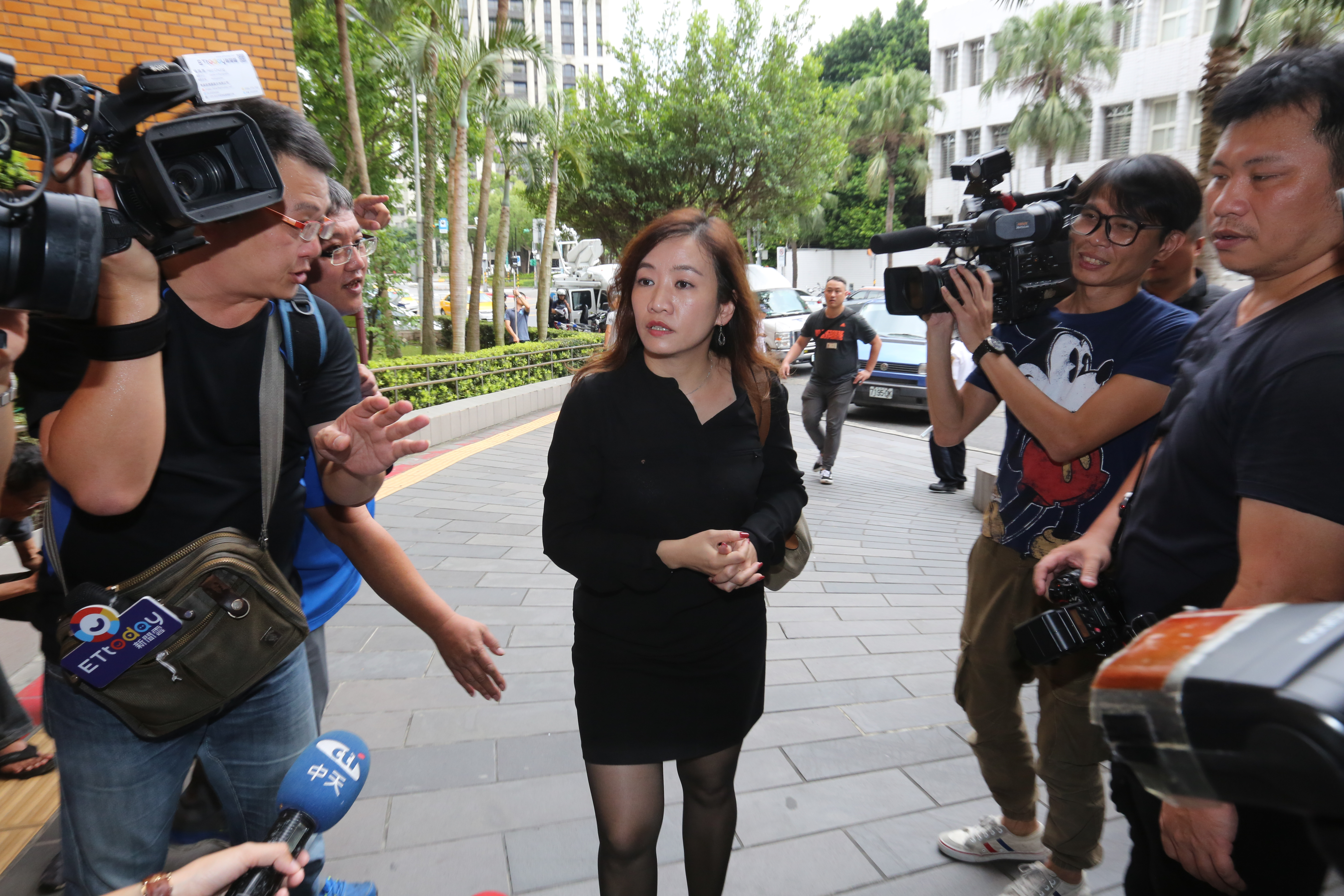 高雄市新聞局長王淺秋針對韓國瑜官方LINE帳號發布不當連結道歉。