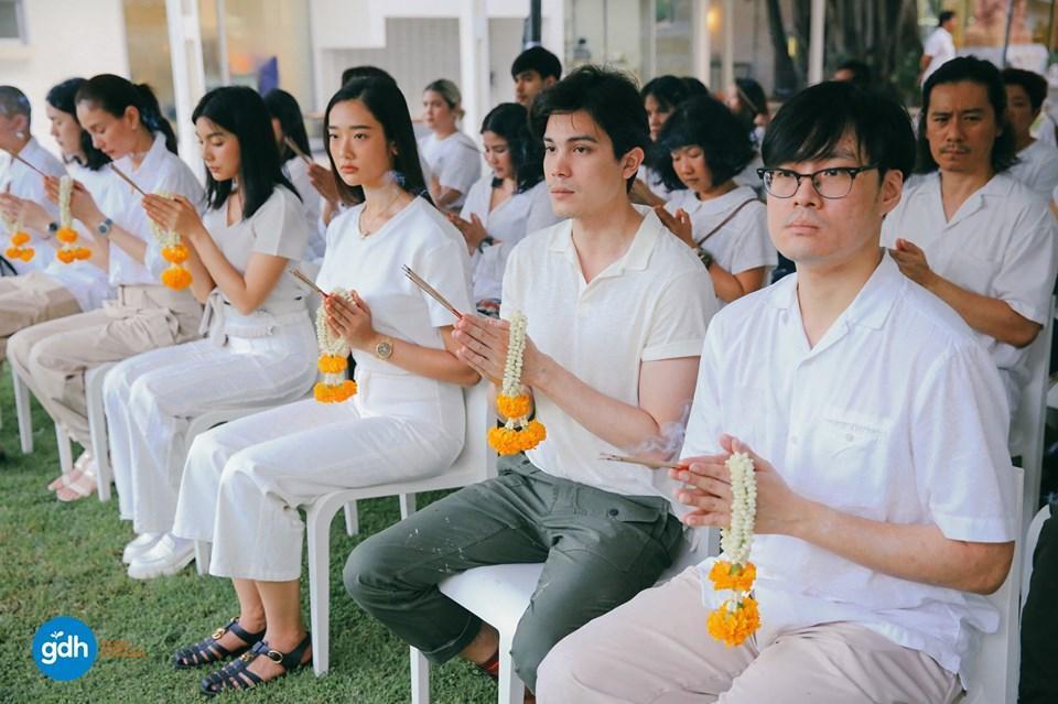 女主角、男主角及導演在開境祈福儀式上。(攝自GDH臉書)