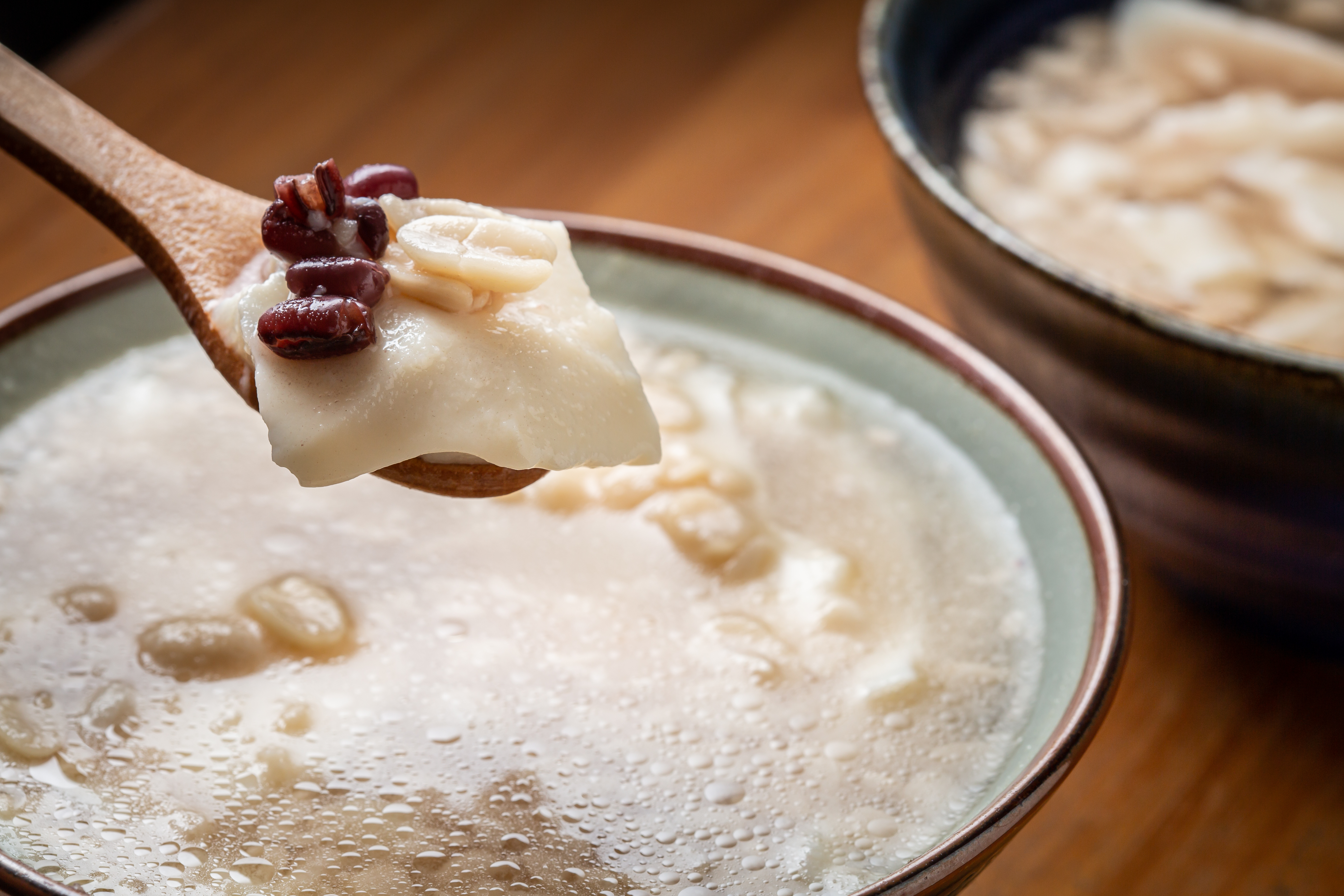 傳統炭香的薑味豆花，綿密滑嫩。（30元／碗）