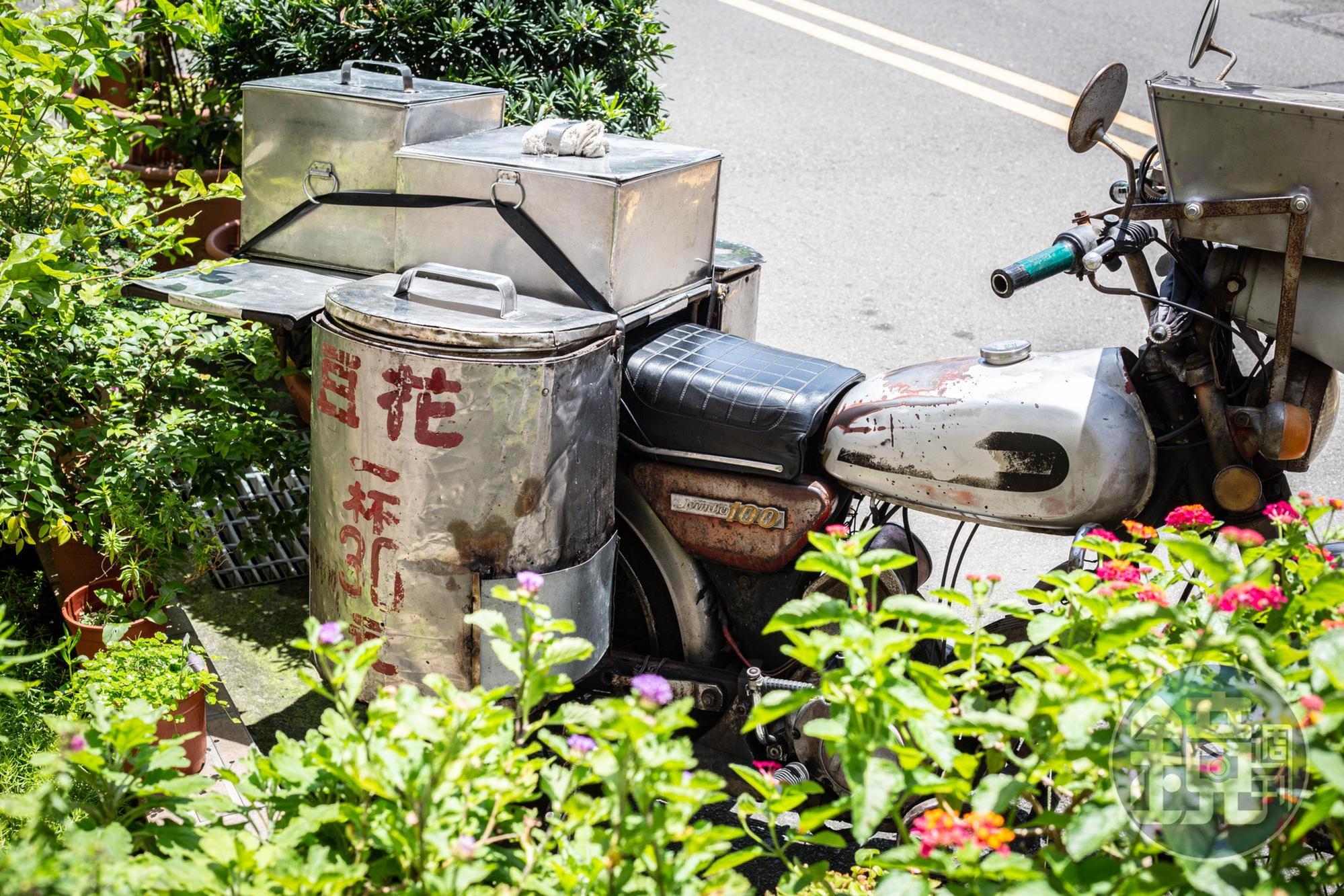 富士Jumbo100古董機車改裝的豆花車,已有46年歷史。