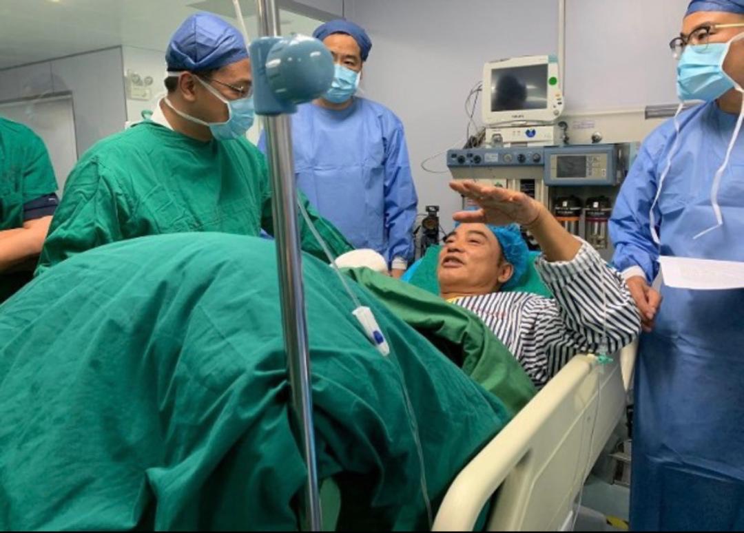 任達華手術成功，內臟已經縫補成功。（網友提供）