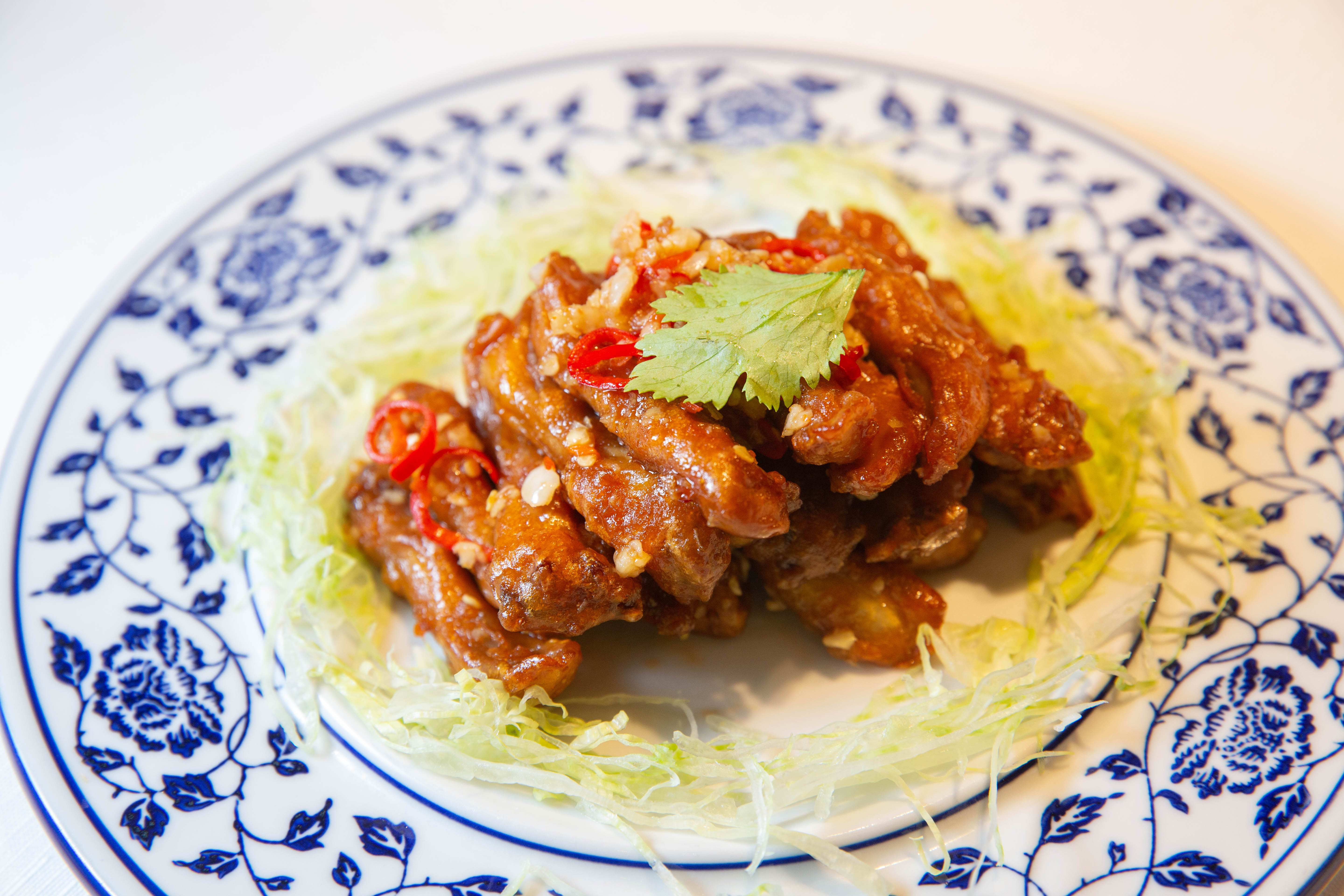 椒鹽鴨舌麻辣鮮香，令人吮指回味。
