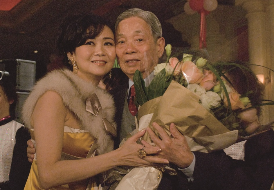 林嘉琪（左）曾陪著父親林增連（右）到香港，他卻足不出戶，只為打一通思鄉的電話。（由鉅提供）