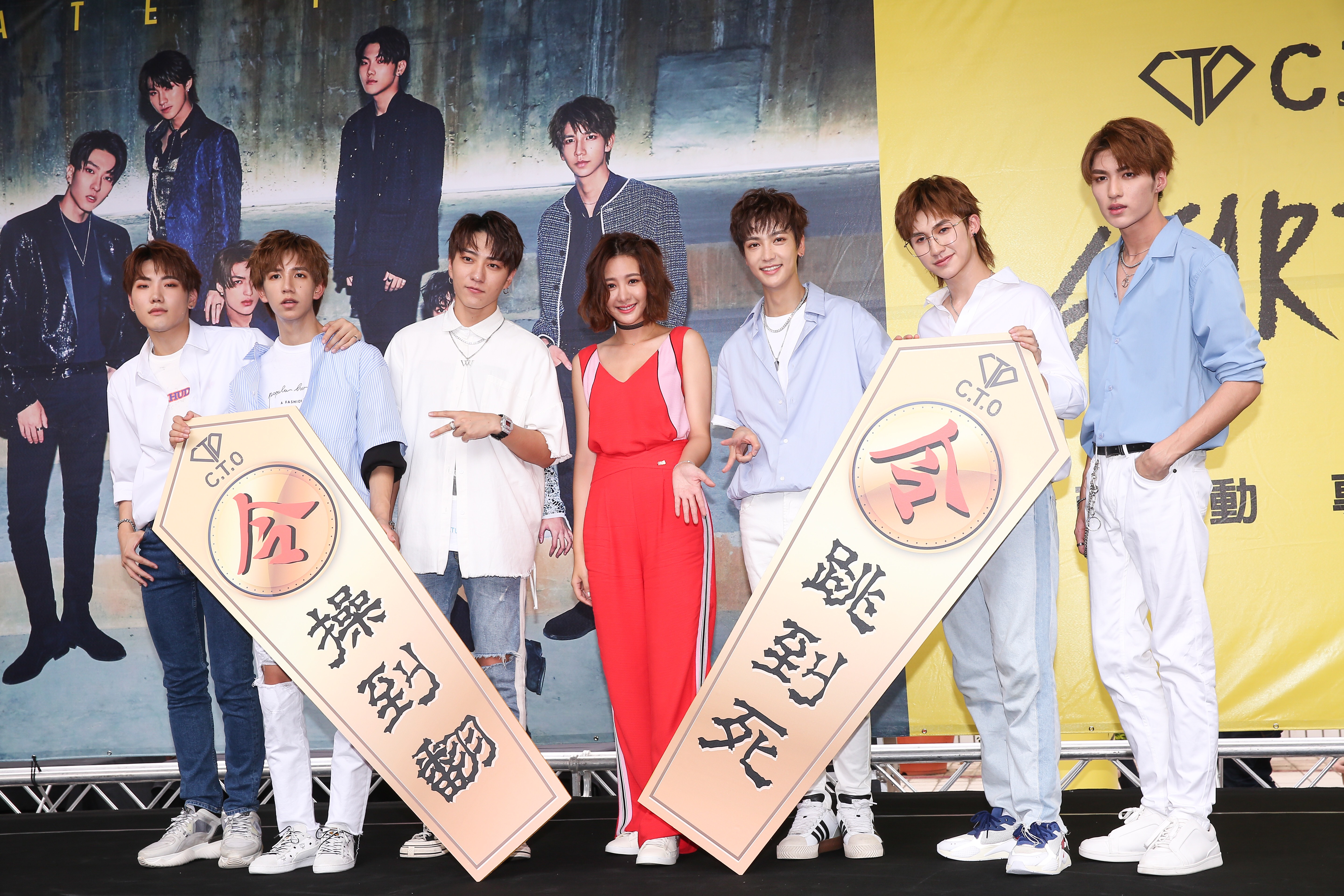 安心亞獻上兩道金牌「跳到死、操到翻」給C.T.O。