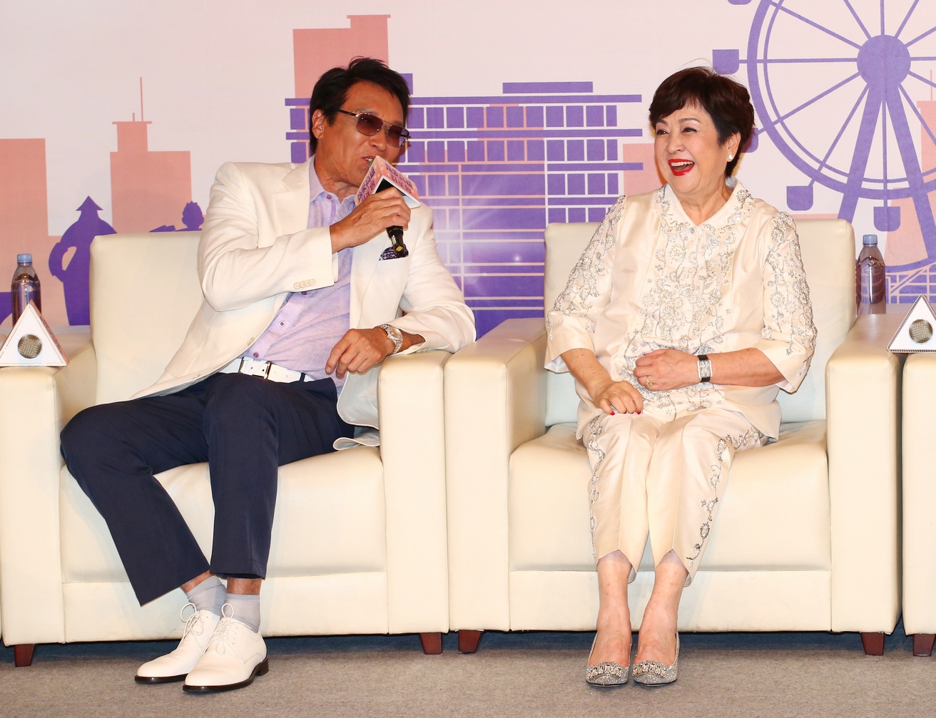 甄珍（右）人緣極佳，一聲號召，定居美國多年的秦祥林（左）就回台幫老友站台。