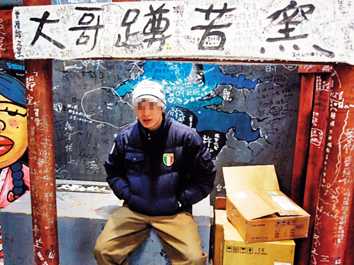 警方認為，卓姓教練苦窯蹲定了！這張他臉書的照片如今看來格外諷刺。（翻攝卓姓教練臉書）