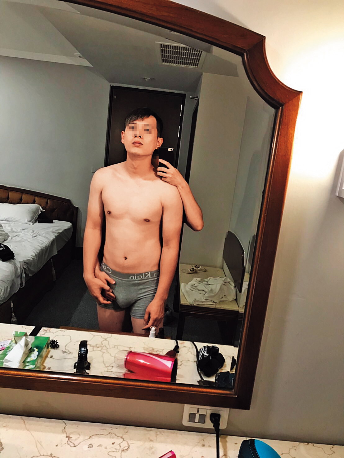 2年前卓姓教練與B少女的性愛照外流，警方證實學校並未通報。（爆料者提供）