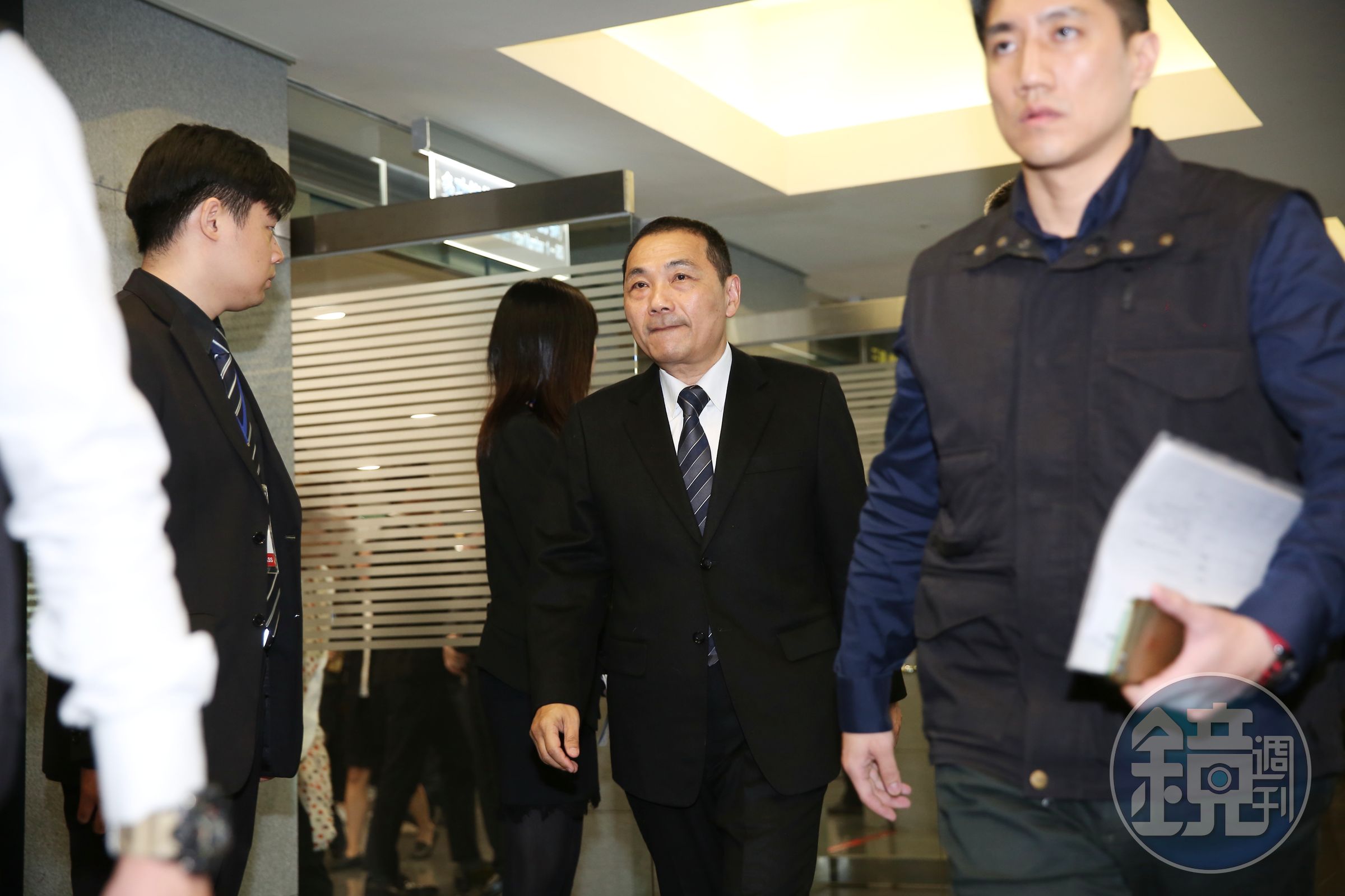 侯友宜與妻子任美鈴申報土地8筆、建物2筆，存款為1,836萬餘元、有價證券421萬餘元，另有2張保單。