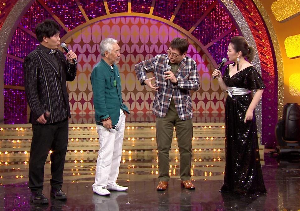 時代巨星「痛苦歌王」孫情與資深藝人康弘日前登年代MUCH點唱綜藝《MUCH金點秀》。(年代提供)