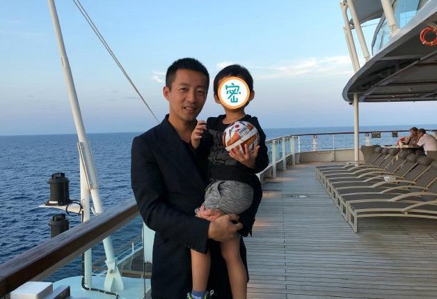 汪小菲罕見在微博曬出3歲兒正面照，網友看到後驚呼「又高又帥」。（翻攝自汪小菲微博）