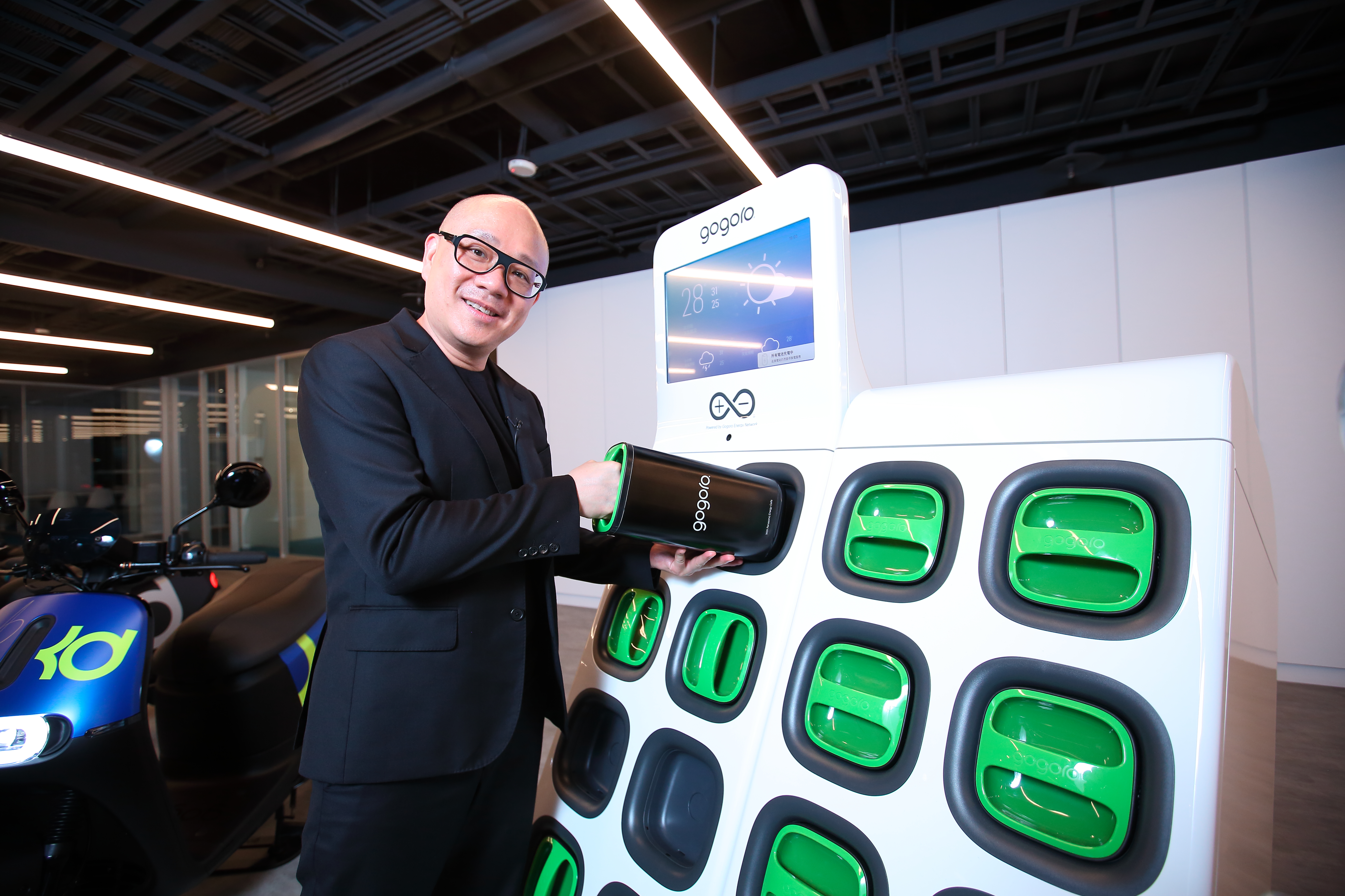 Gogoro Network智慧電池交換平台，將以電池交換為主，充電為輔的模式，翻轉過往電動機車充電漫長的形象。