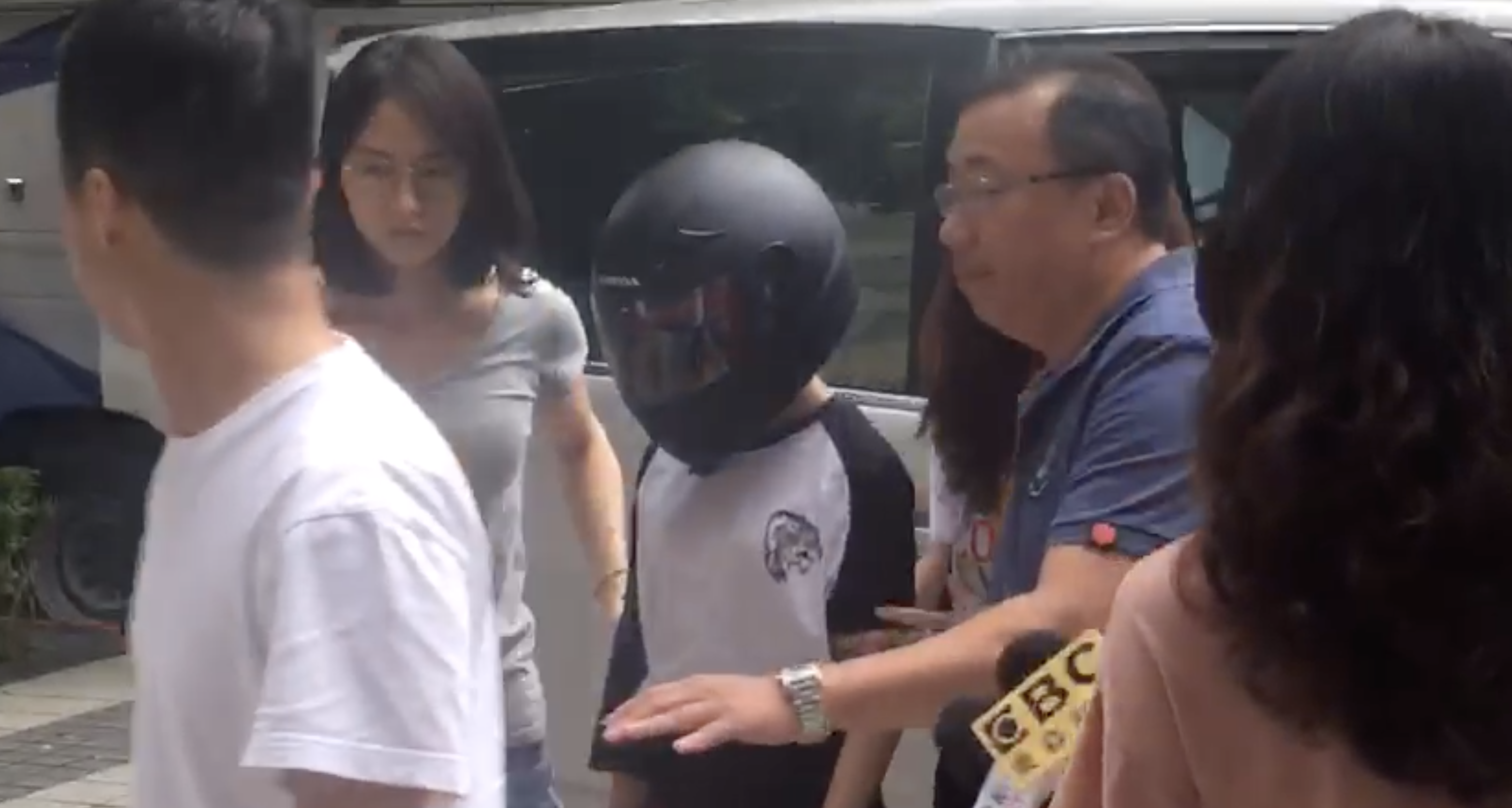 桃園一名女高職生昨PO文揚言要在內湖捷運站殺人，今天被捕。（翻攝畫面）