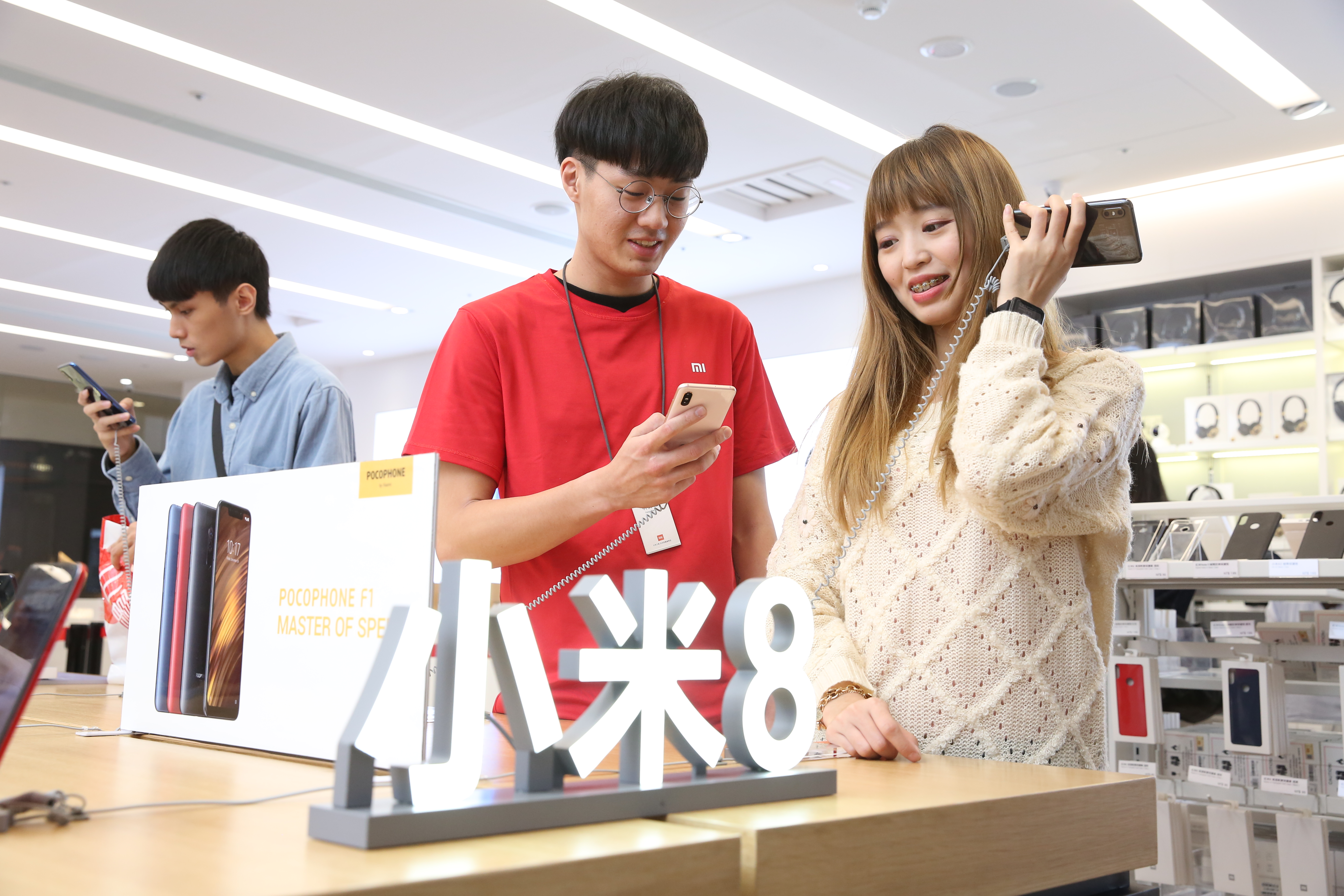 小米首登《財富》雜誌世界500強企業，明起一連4天祭出推出優惠活動，其中旗艦機小米8 Pro螢幕指紋版降千元。