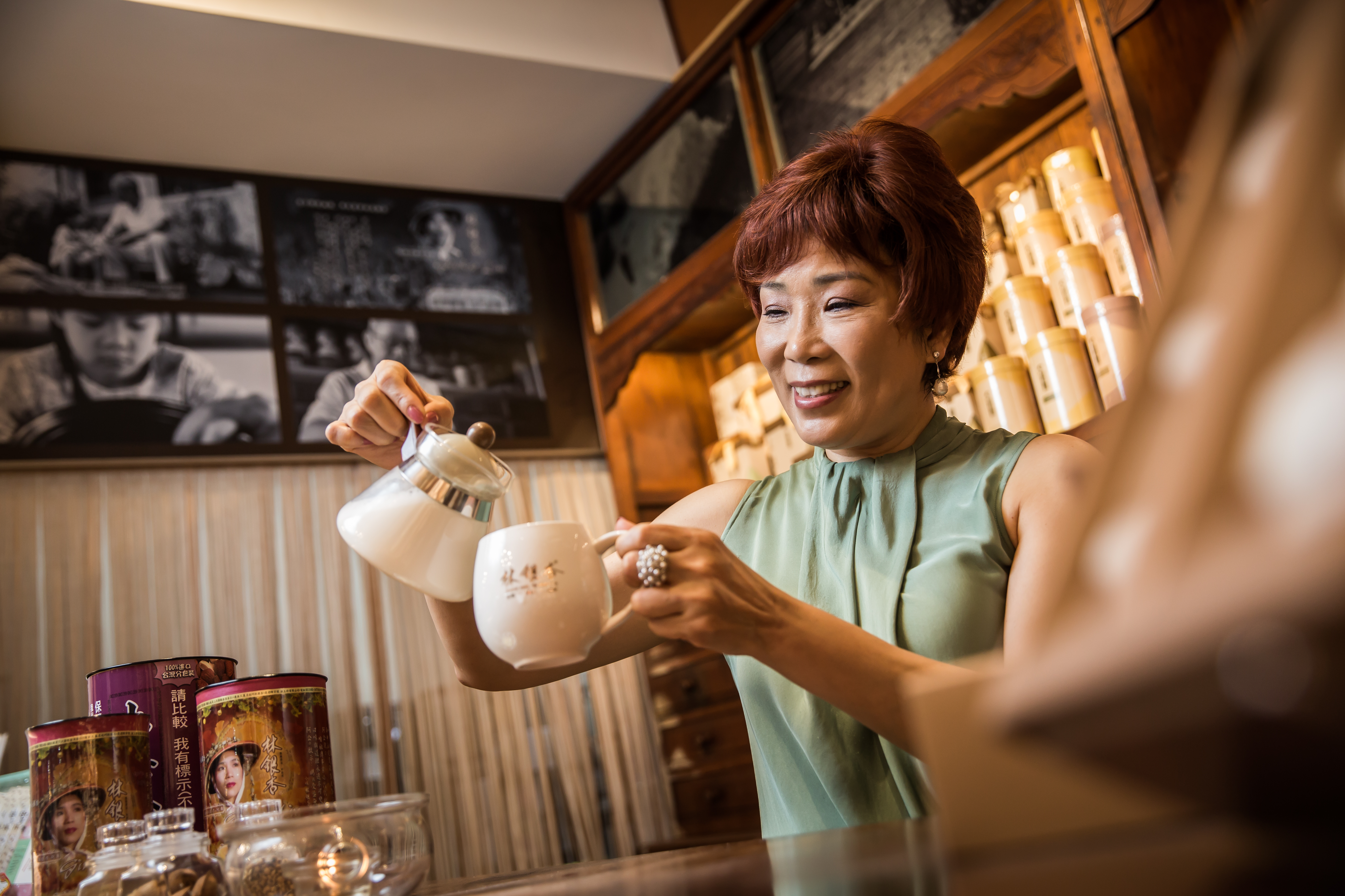 從未打過廣告,林銀杏靠著口碑,把阿公的杏仁粉一路從菜市場推向杏仁粉界的香奈兒。