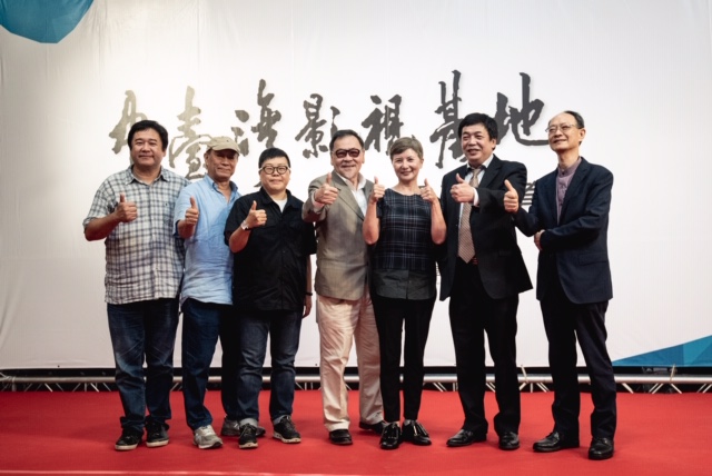台灣電影人出席「中台灣影視基地」開幕營運典禮，左起為瞿友寧、廖慶松、葉如芬、王童、李烈、林坤煌、李天（石養）。（中影八德提供）