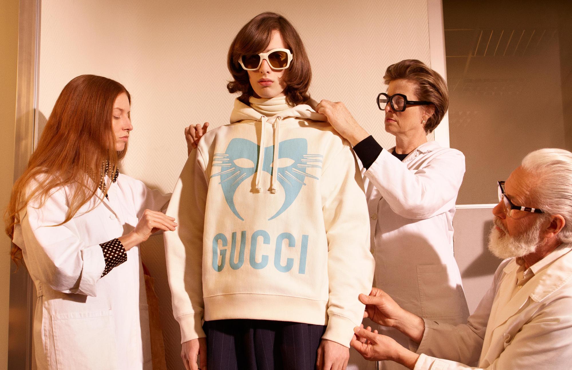 GUCCI推出GUCCI Manifesto宣言系列上衣，印花以面具為主題，是下一波時尚潮流。（GUCCI提供）