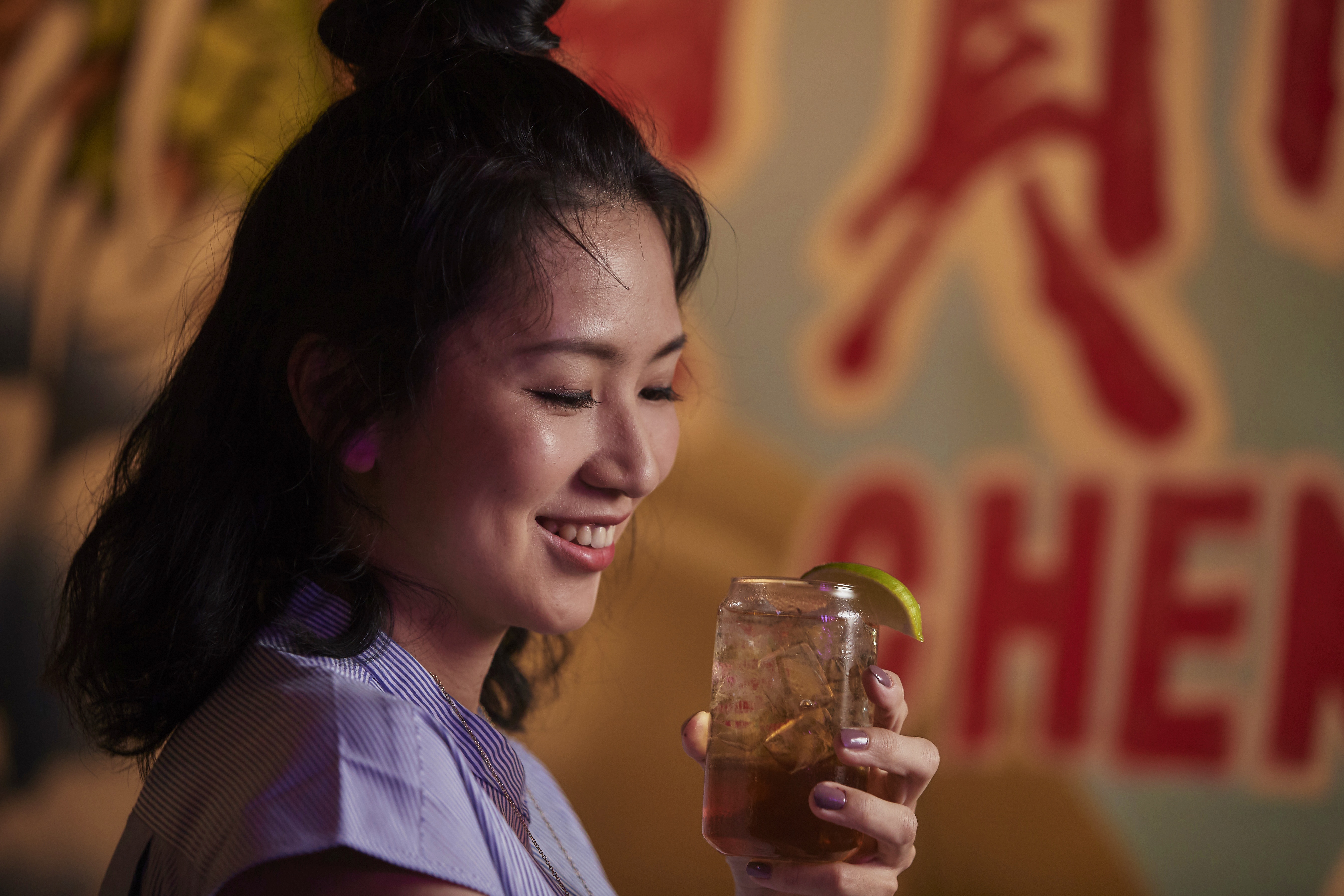 夏夜的燥熱，很適合用「Oolong Giz Fizz」來解。