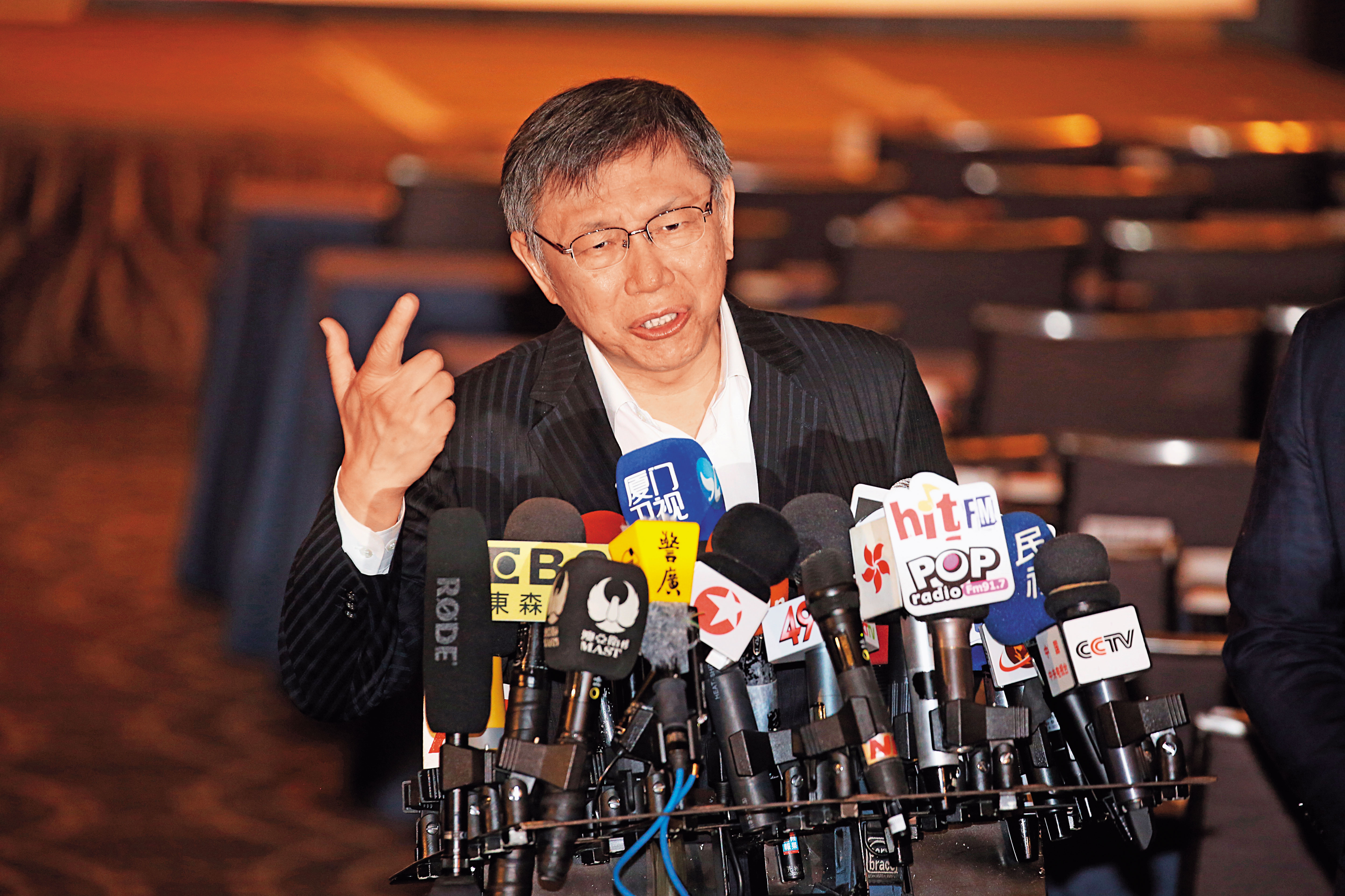 柯文哲上週火力全開，彈幕四射，指東打西，隨時隨地開罵。