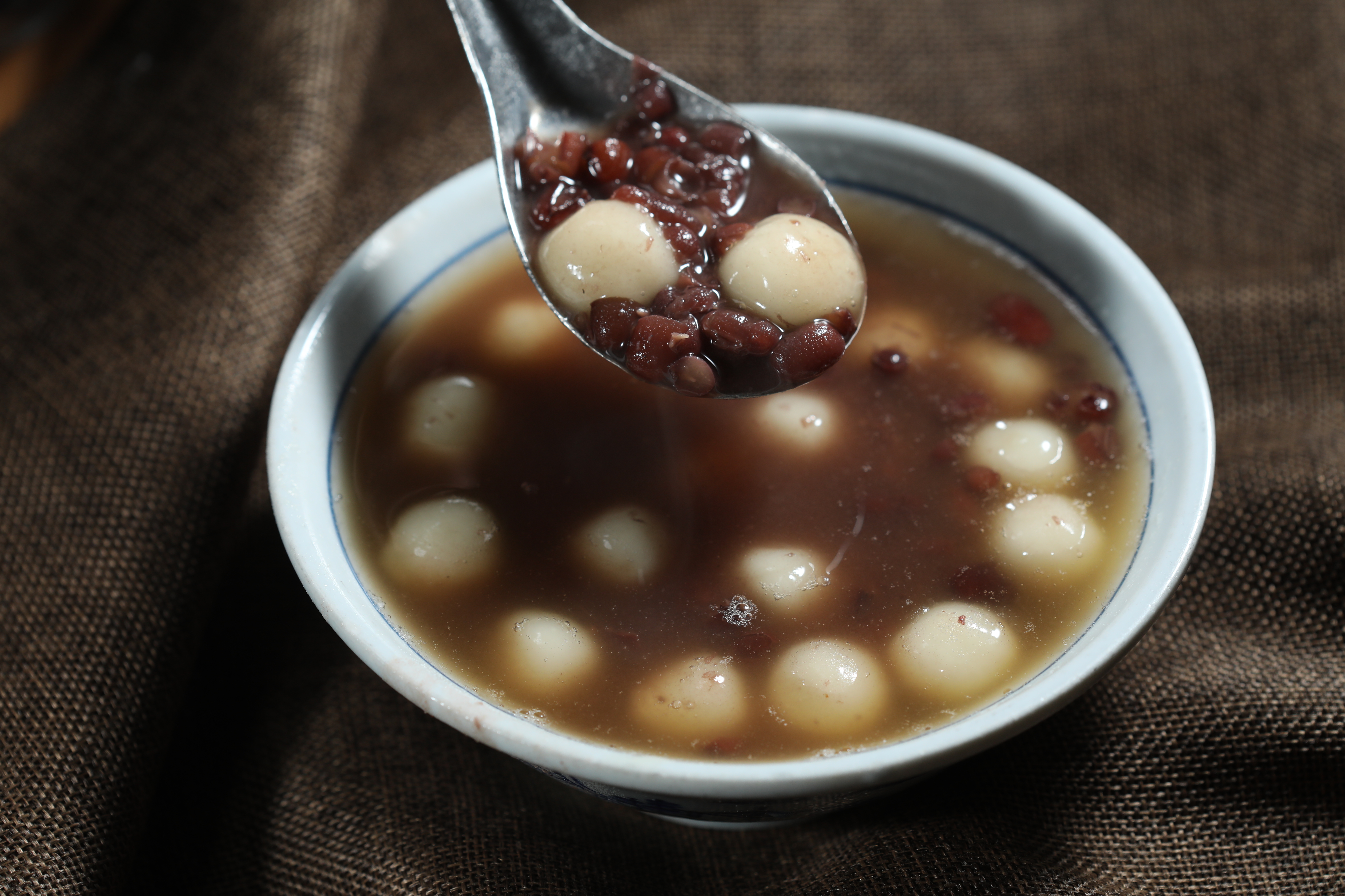 「羅東紅豆湯圓」的「紅豆湯圓」吃完會想念。（35元／碗）