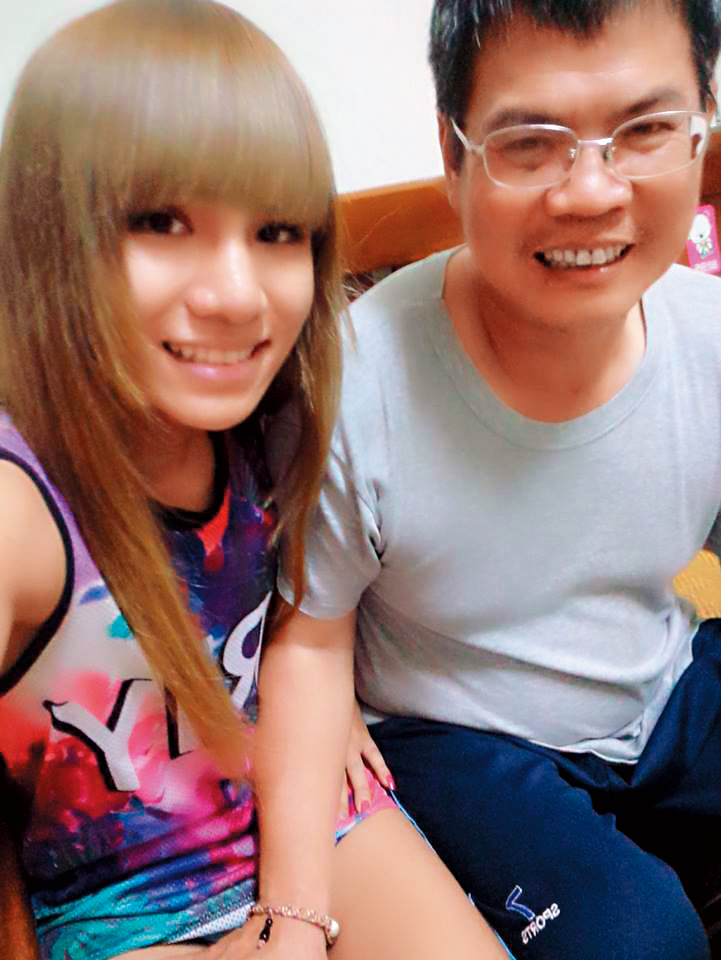 小A辣的爸爸在兩年前過世,雖然父女倆生前互動不多,但爸爸的包容讓小A辣更有勇氣做自己。(小A辣提供)