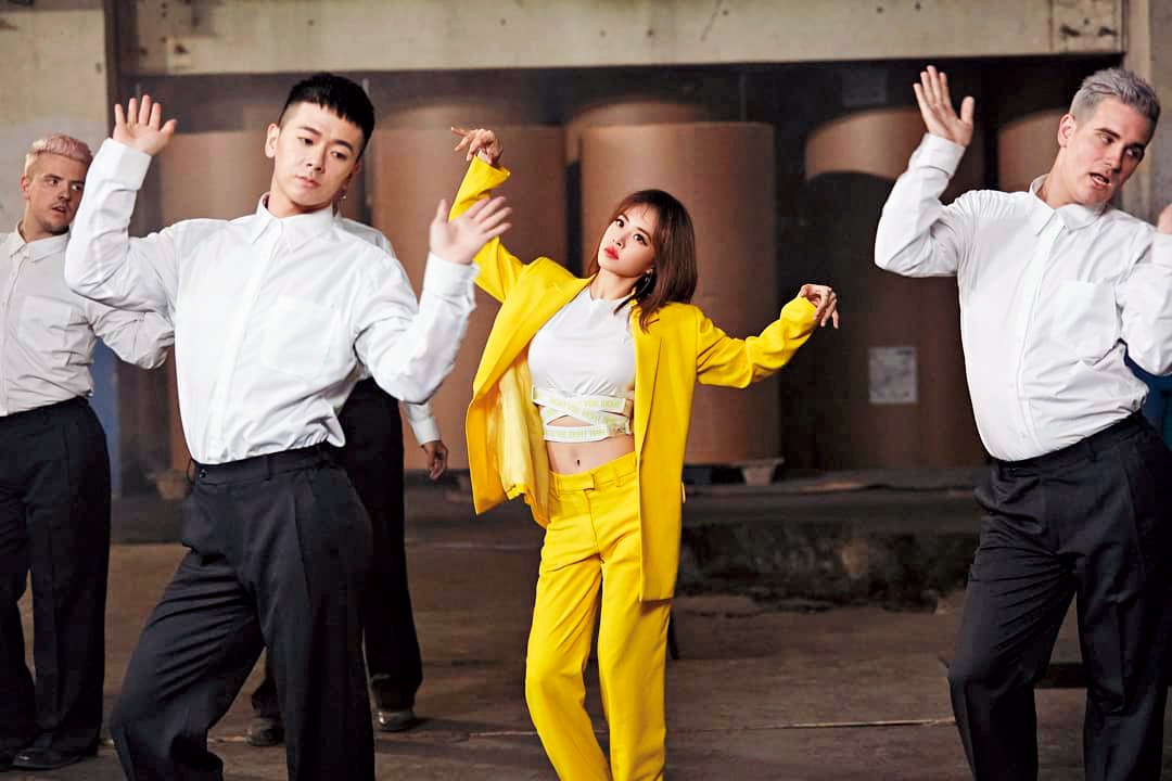 蔡依林（右2）以〈玫瑰少年〉一曲拿下本屆金曲獎「年度歌曲」。（翻攝自蔡依林IG）