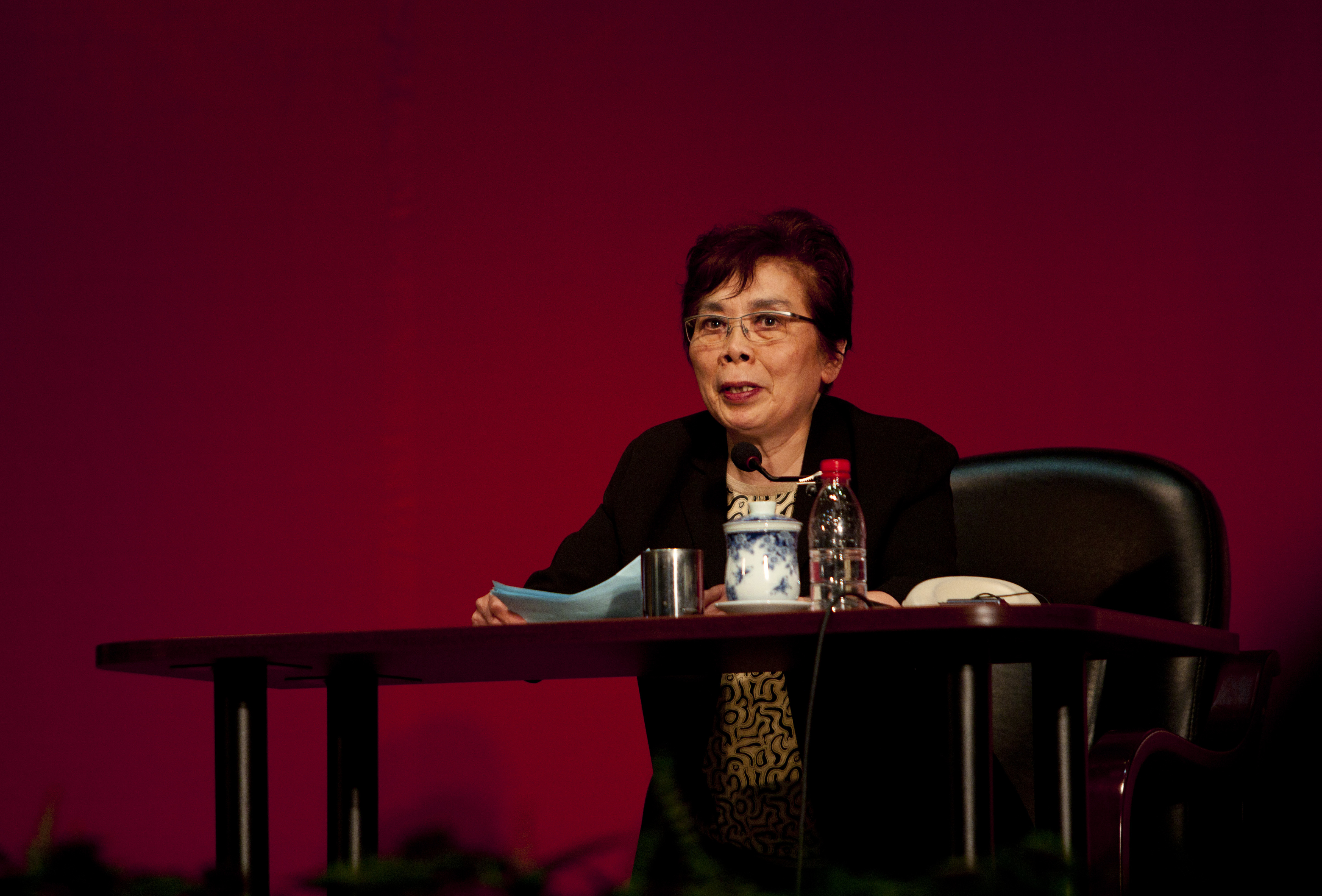 76歲的中國作家章詒和赴港參加書展，返回北京時整箱書遭海關查扣，成名作《往事並不如煙》也成非法出版品。（東方IC）