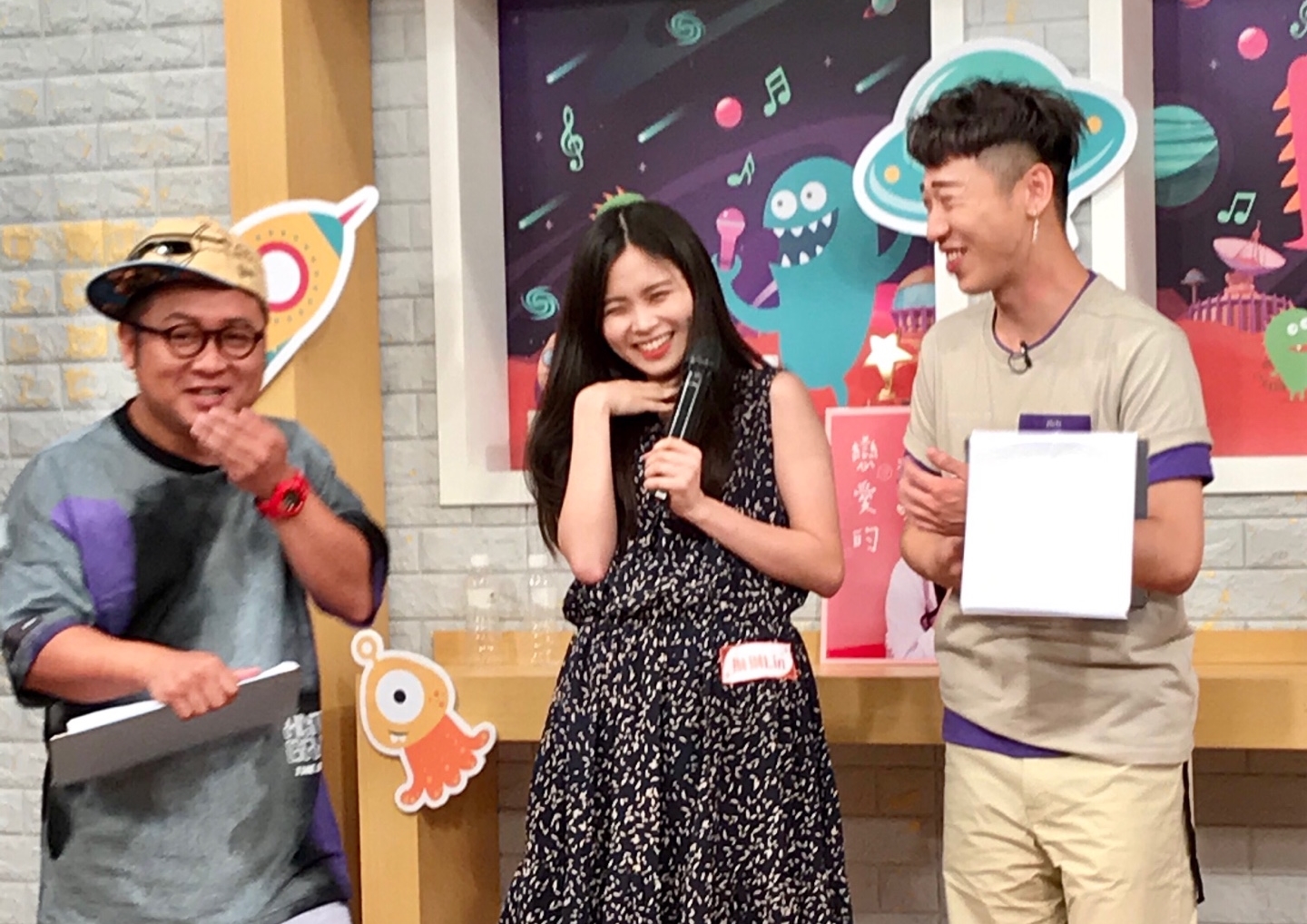 琳琳身為鹿港老字號鄭玉珍餅舖千金，上節目都會帶來家中招牌糕餅請大家吃。（決戰17唱提供）