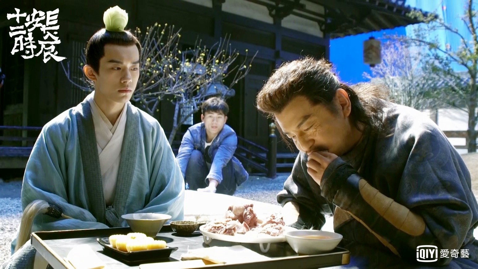 易烊千璽曾在片場高燒到39度6仍堅持拍攝完畢的敬業精神，獲得製片人梁超高度讚賞。（愛奇藝台灣站）