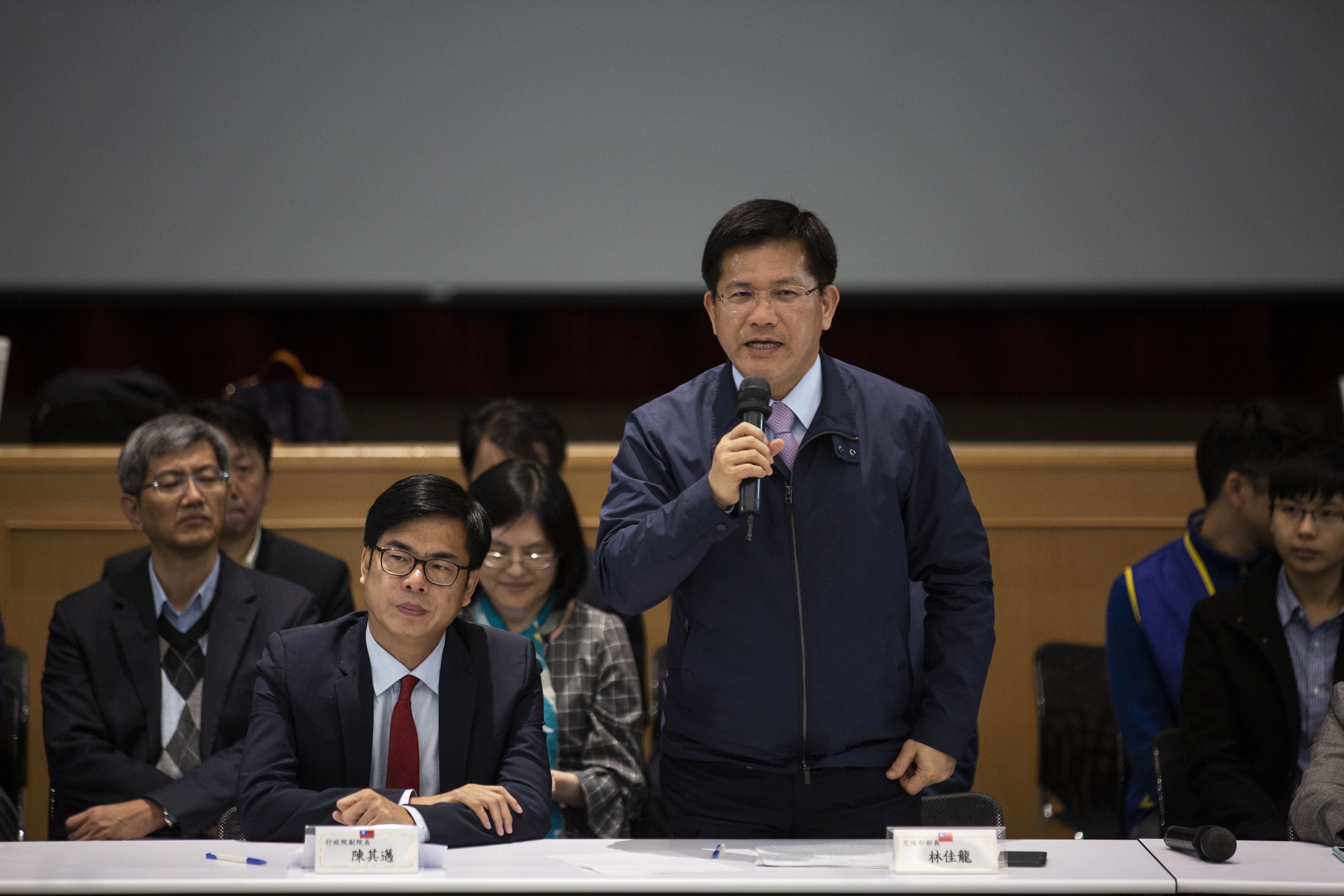 針對國安局官員走私香菸風波,林佳龍今(23日)表示對華航「絕不護短,究責無上限」。(本刊資料照)