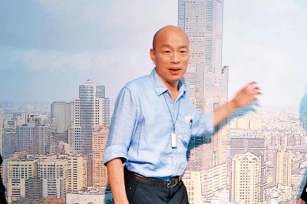 韓國瑜在專訪時宣示，要走出民進黨政府當前的兩岸論述，做到實質交流。