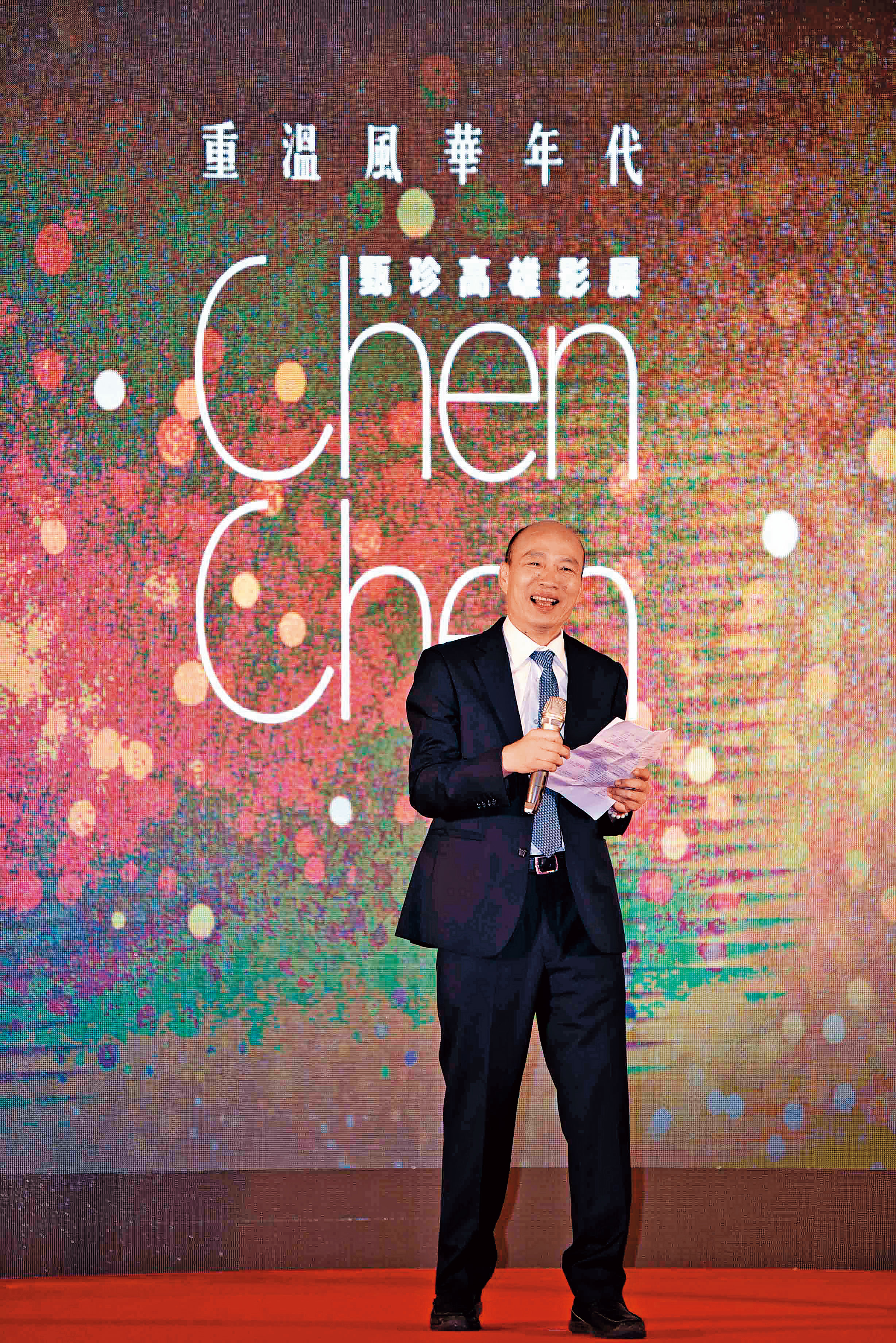 即便穿上西裝,韓國瑜仍認為,他與黨內菁英有所不同。(高雄市政府提供)
