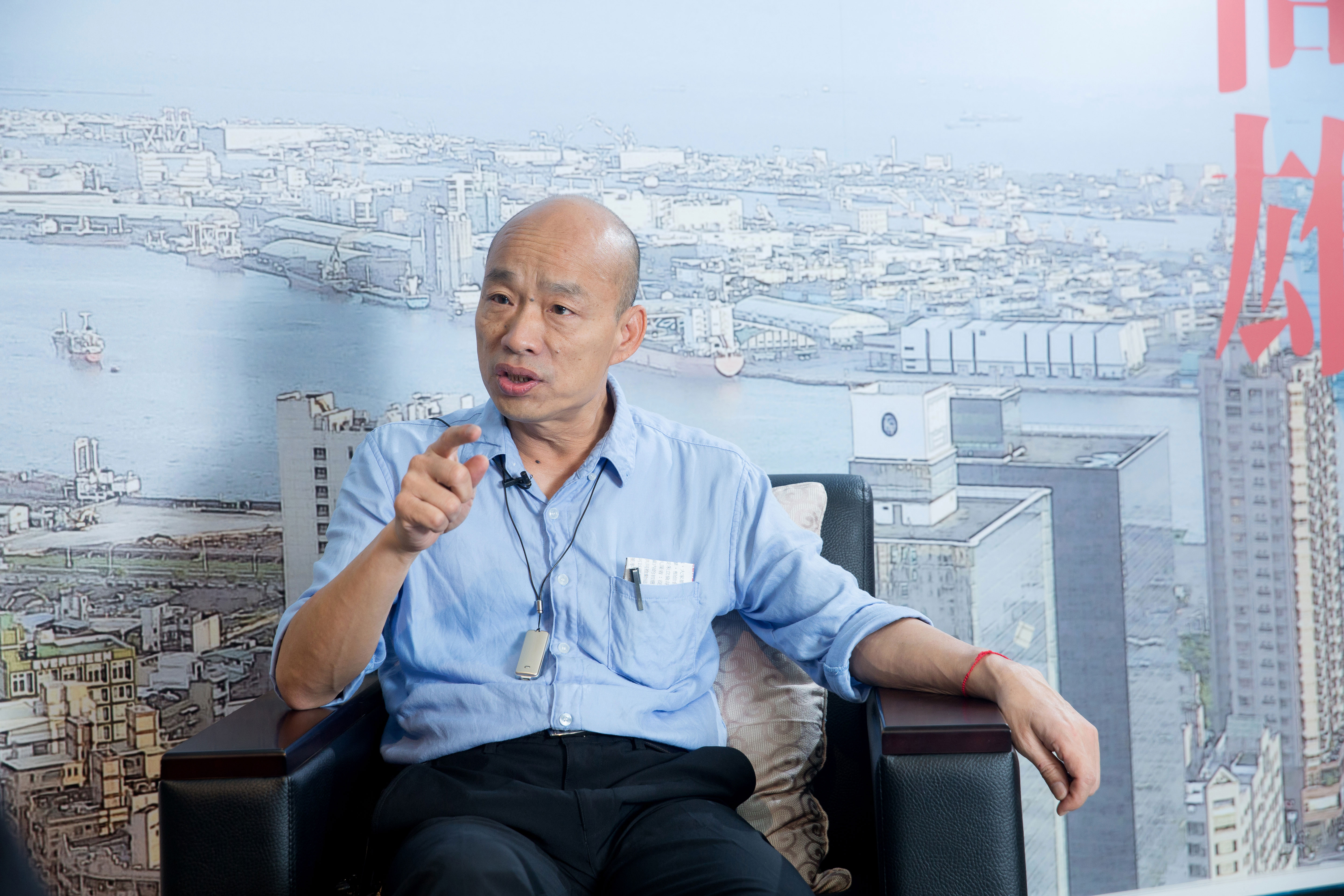過去在台北市議會與柯文哲同框備詢,現在韓國瑜坐鎮高雄,聲量更壓過首都。