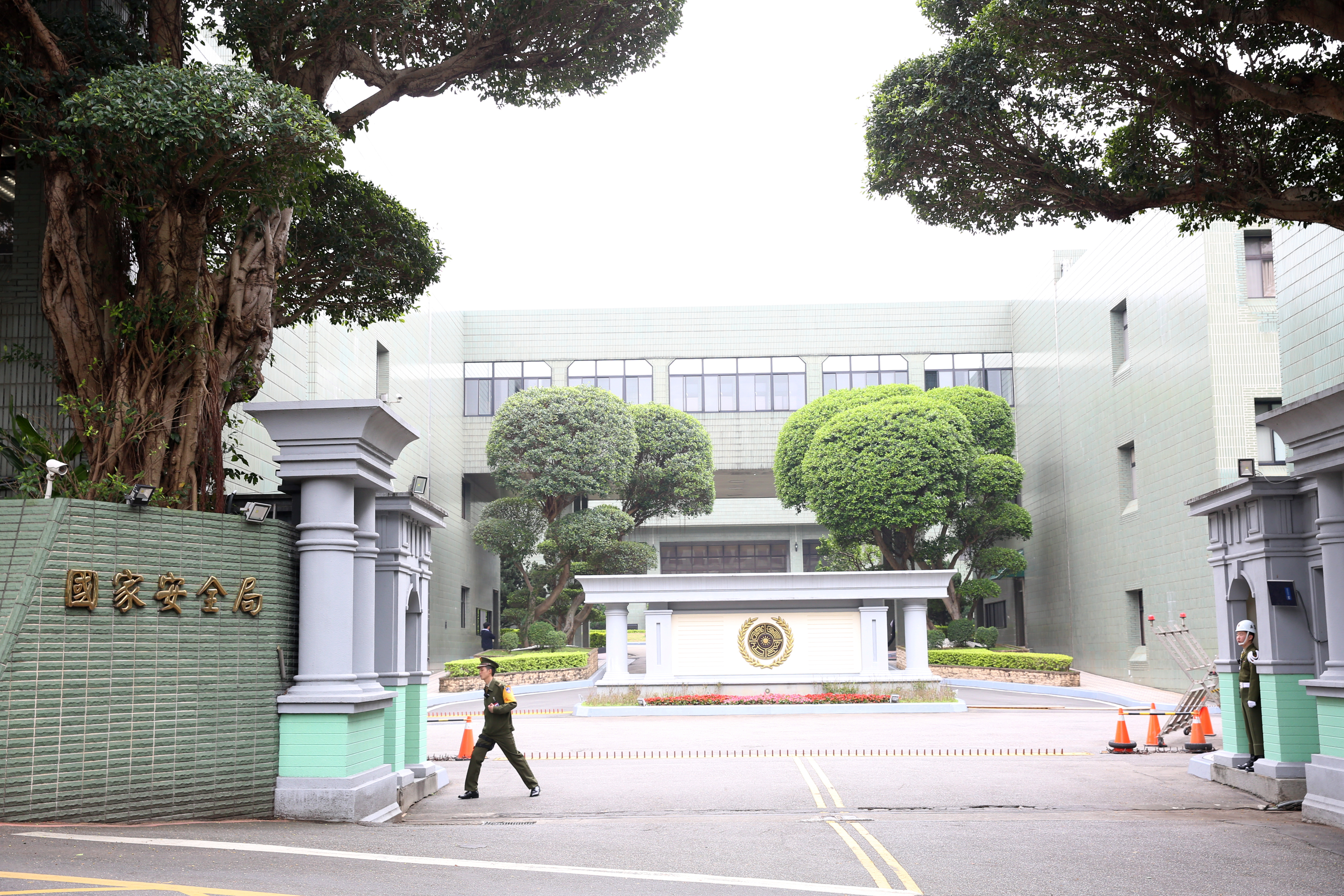 本刊調查，國安局已下令要求所屬單位清查所屬特勤人員是否參與團購。