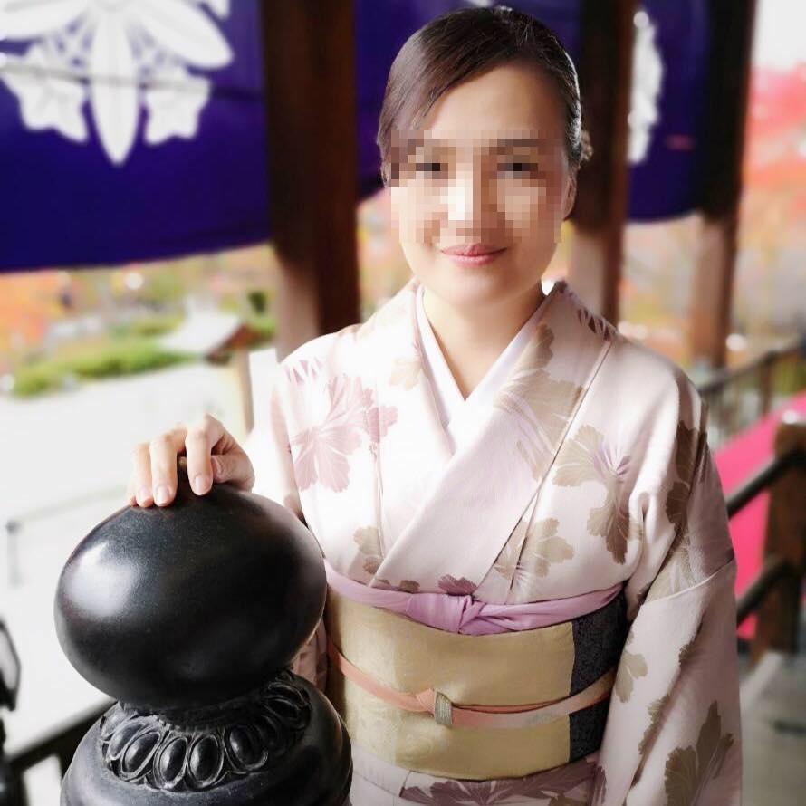 華航地勤主管董靜宜（圖），也跟著國安局人員買未稅品，是否違法有待檢調釐清。（翻攝自臉書）