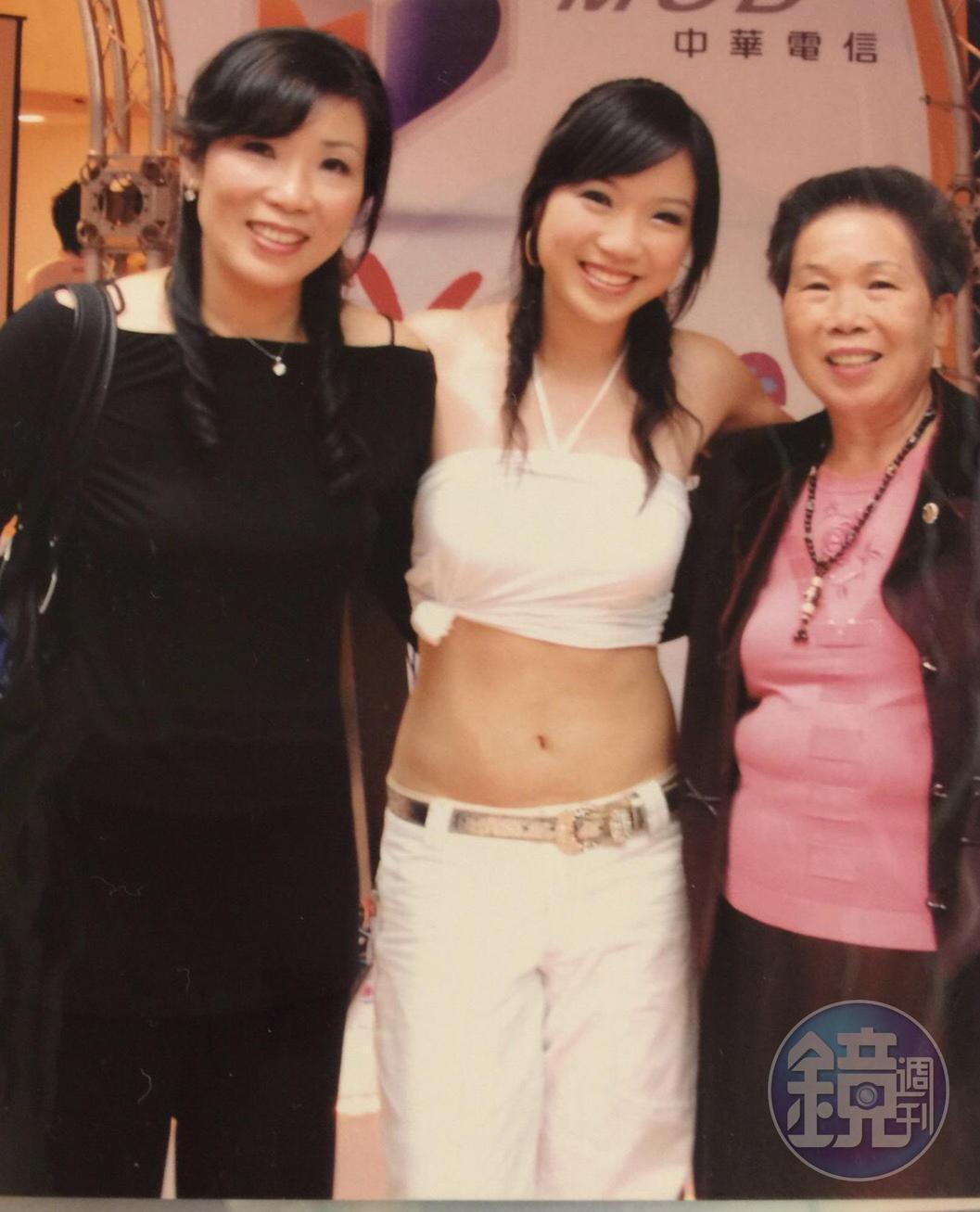 林銀杏受媽媽的影響最深,經營事業也一路有母親相伴。林銀杏的大女兒(中),遺傳媽媽的好身材,在台灣時也常現身力挺媽媽。(林銀杏國際提供)