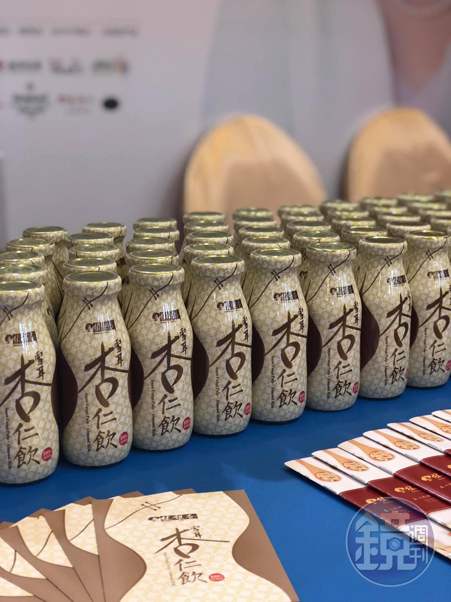 罐裝的雪耳杏仁能量飲，口感濃稠卻不膩，一瓶95元。
