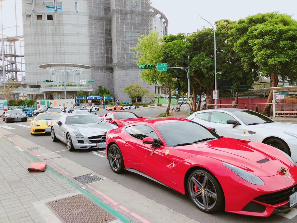 鄧嫌因買賣超跑在業界頗負盛名。（翻攝自北塔車業臉書）