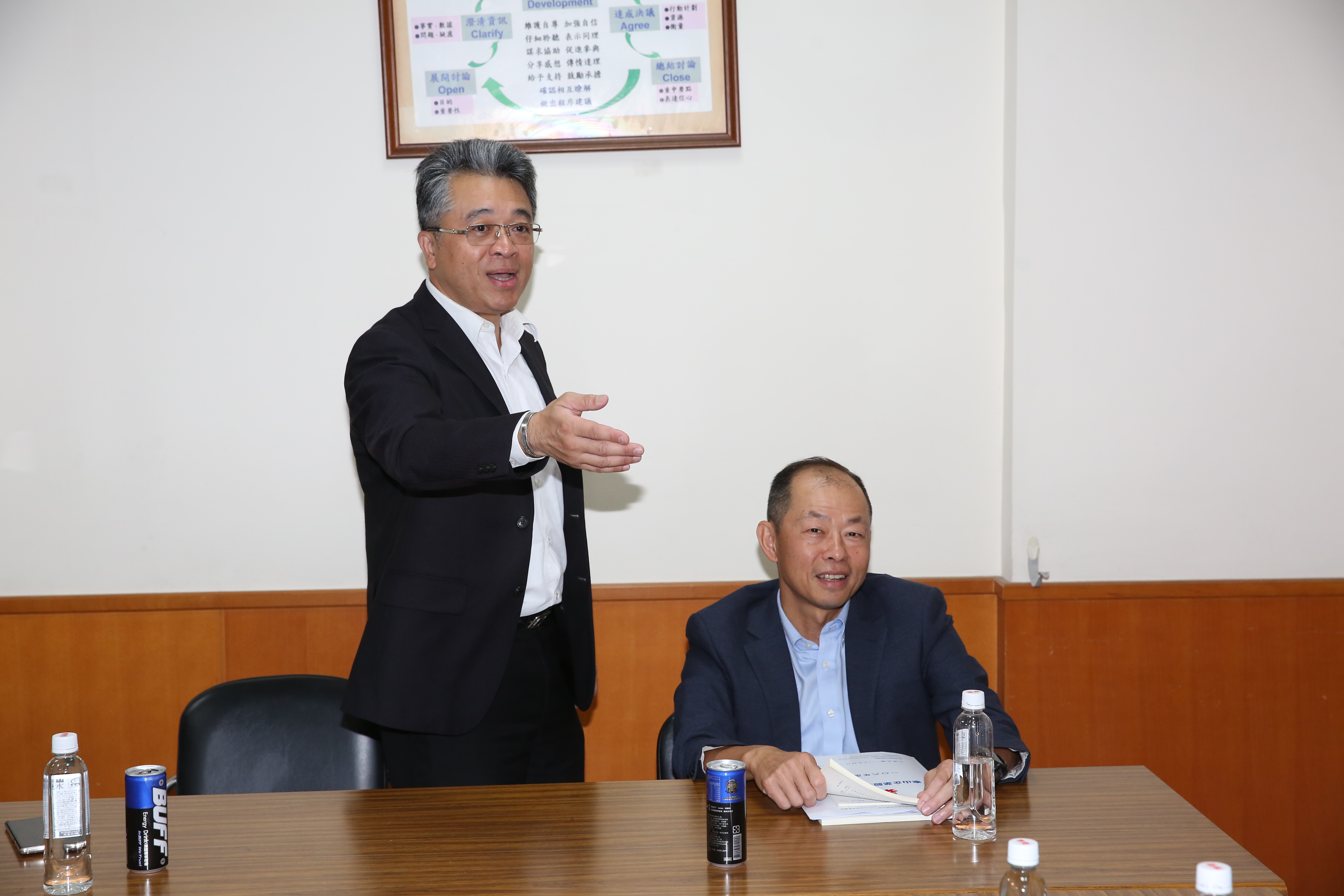 泰山在董事長詹逸宏（左）、總經理詹景超（右）帶領下，近期跨足清潔用品市場。