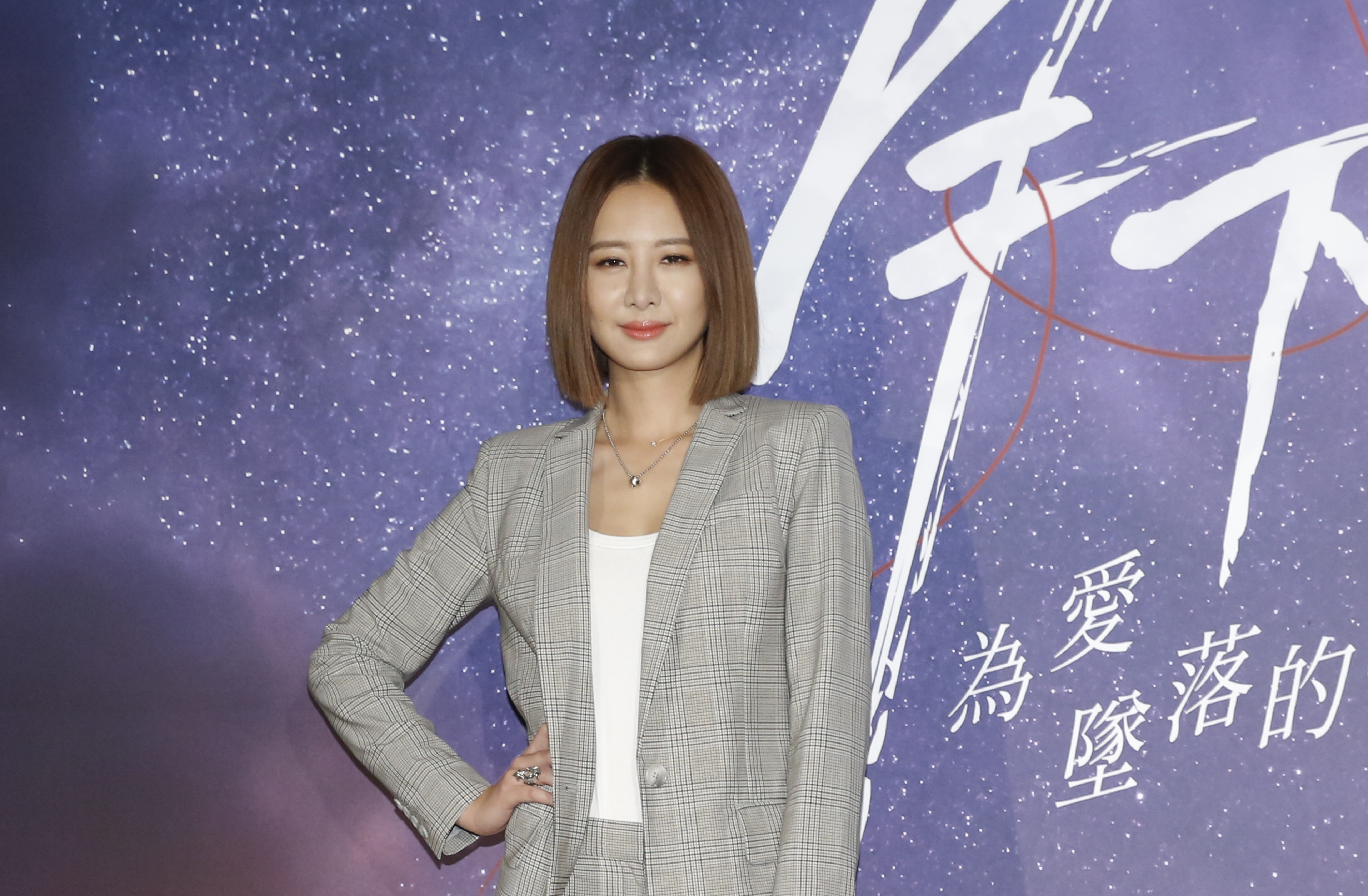 安心亞為戲愛上月老，戲外她自稱單身好幾年，也撇清和言承旭不熟。