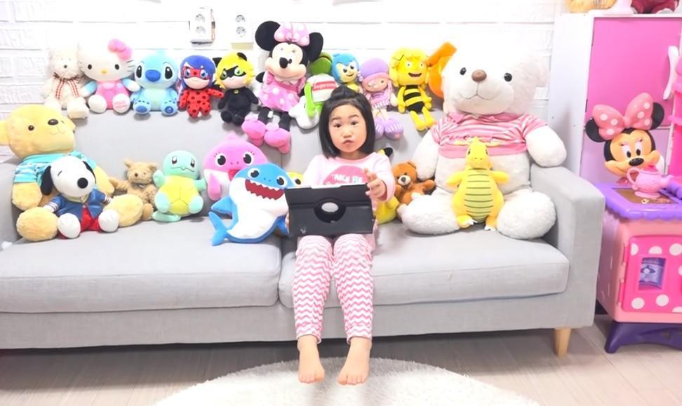 6歲女童Boram是Youtuber，靠著影片點閱率和業配收入，讓家人買下韓幣95億元（約新台幣2.5億元）的豪宅。（翻攝自Youtube：Boram Tube Vlog）