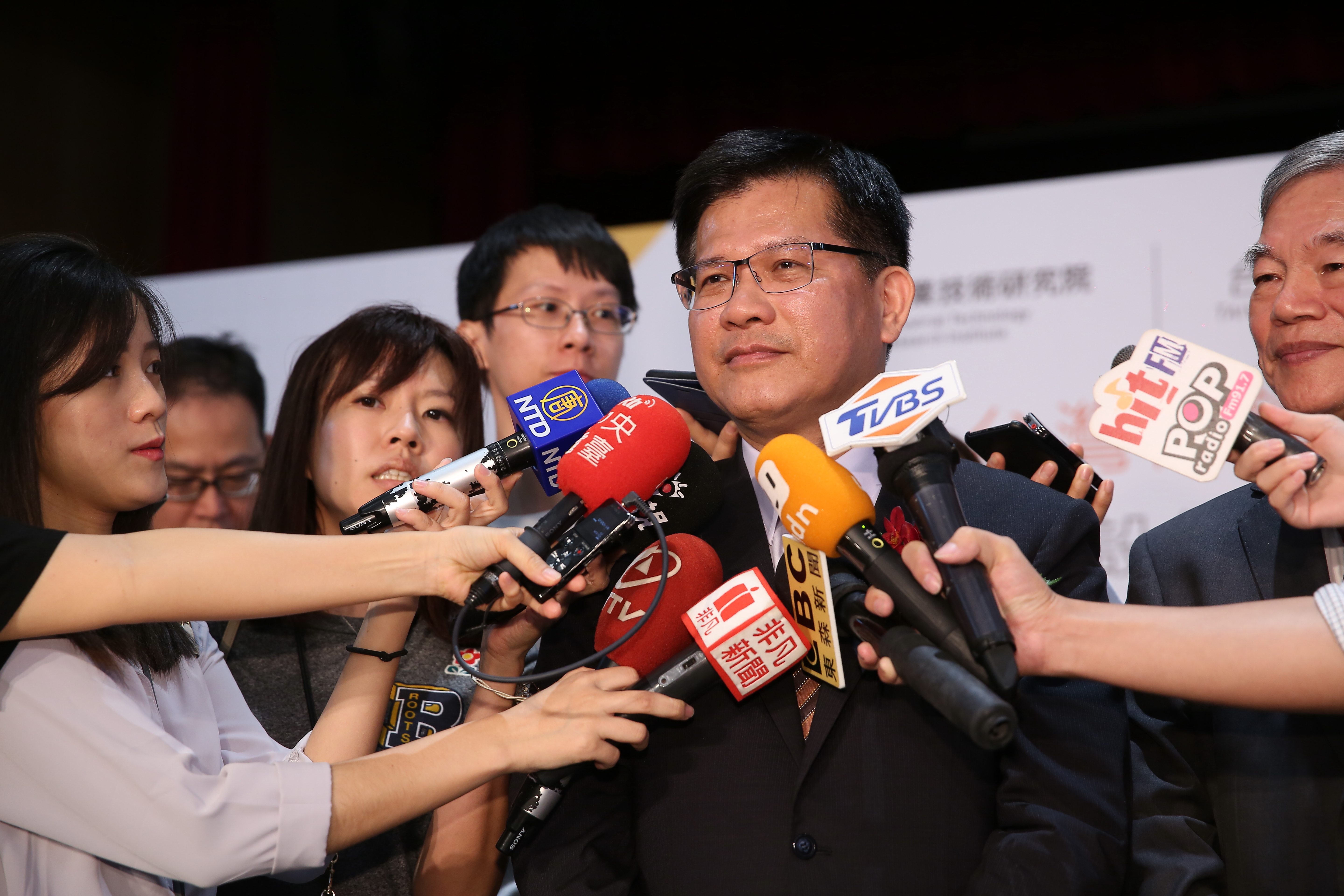 前外交官介文汲指交通部長林佳龍也是走私案合理共犯，林佳龍喊告。