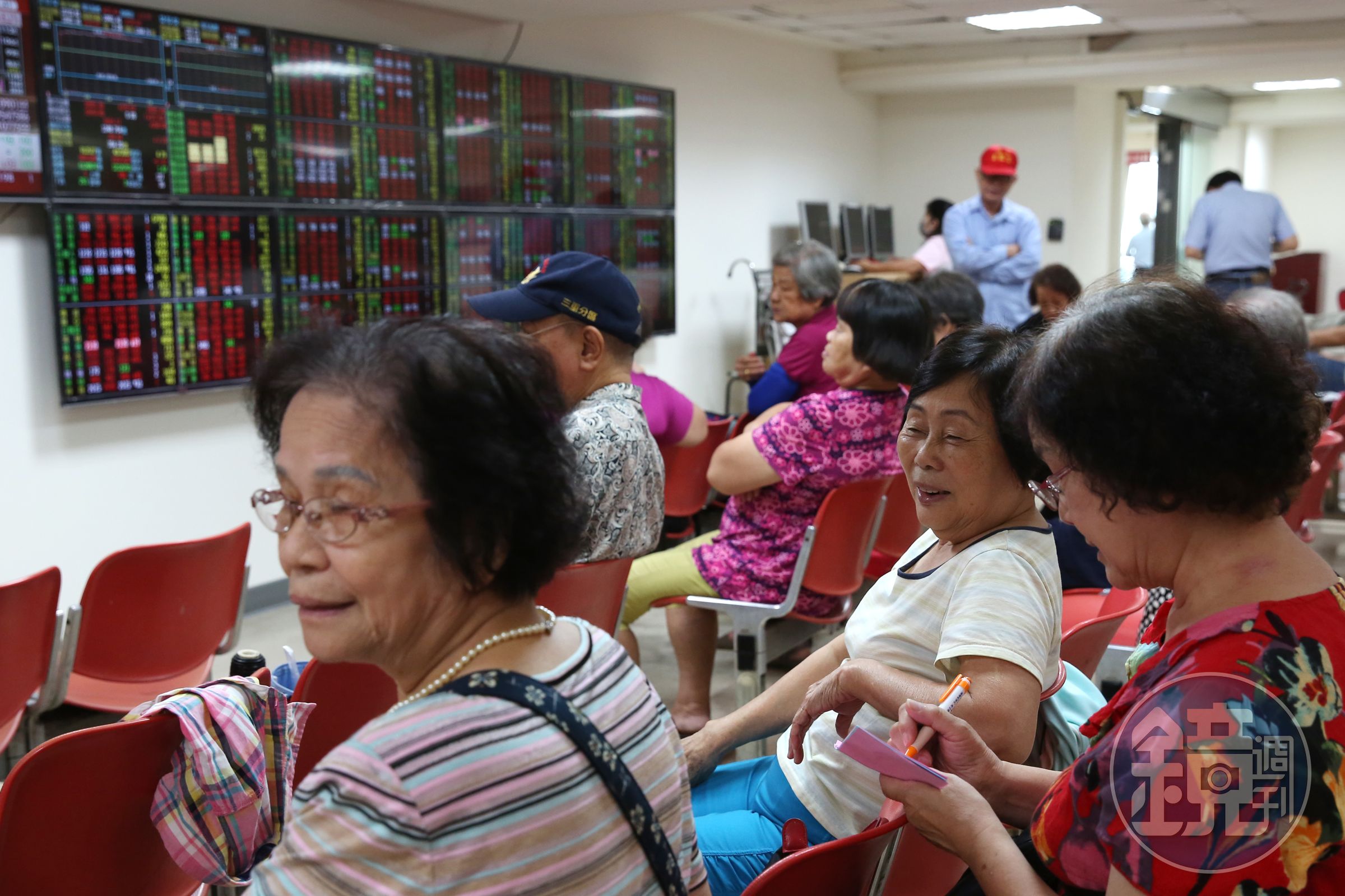 台商回流概念股成為盤面新焦點，台股萬點行情持續不墜。