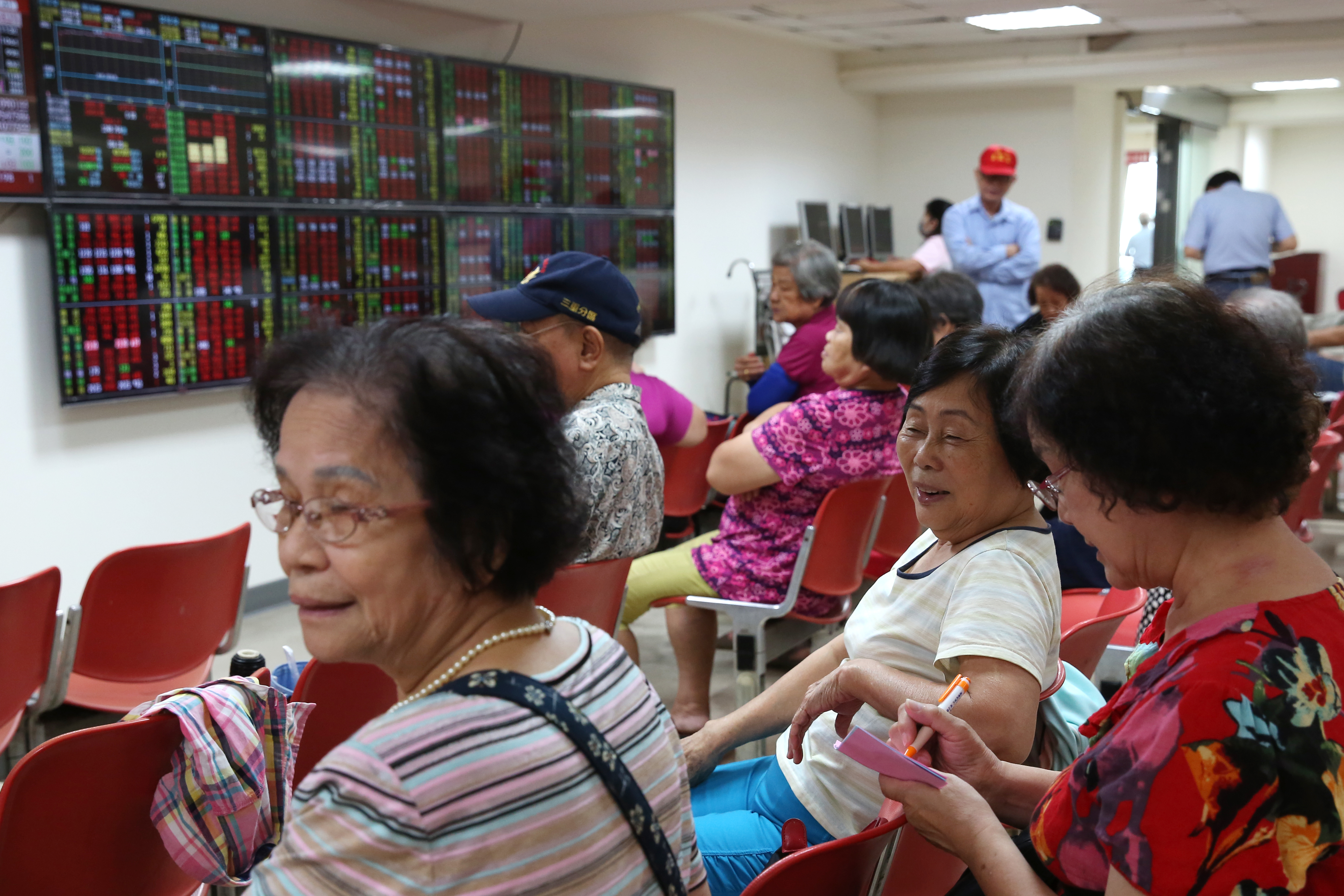 台商回流概念股成為盤面新焦點，台股萬點行情持續不墜。