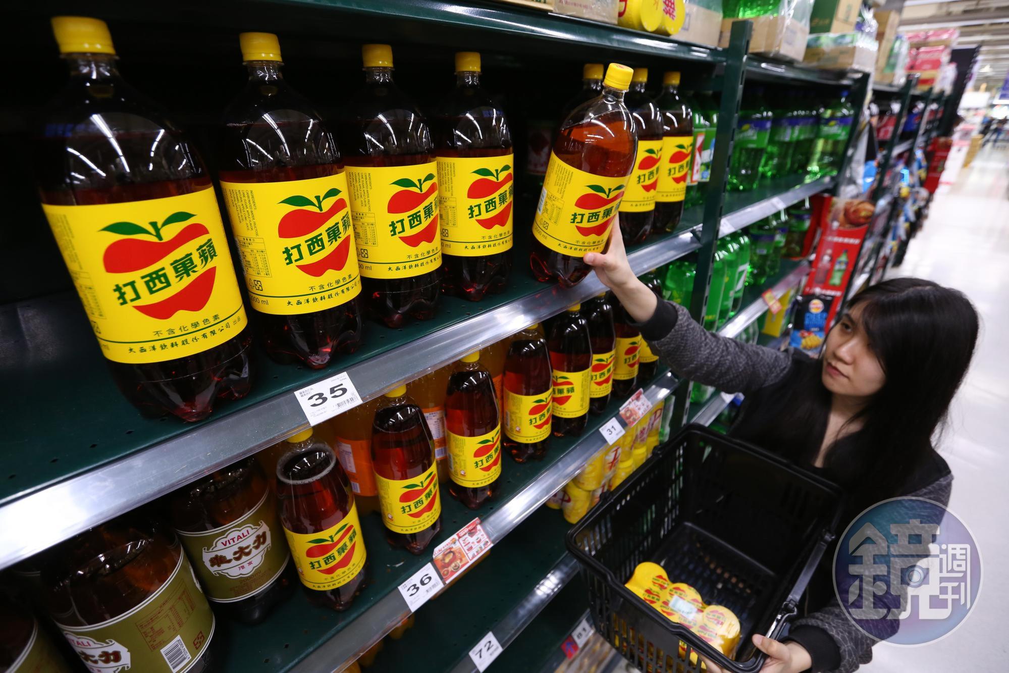 國產老牌飲品蘋果西打去年7、8月接獲大量客訴,許多消費者喝了腹瀉、身體不適。