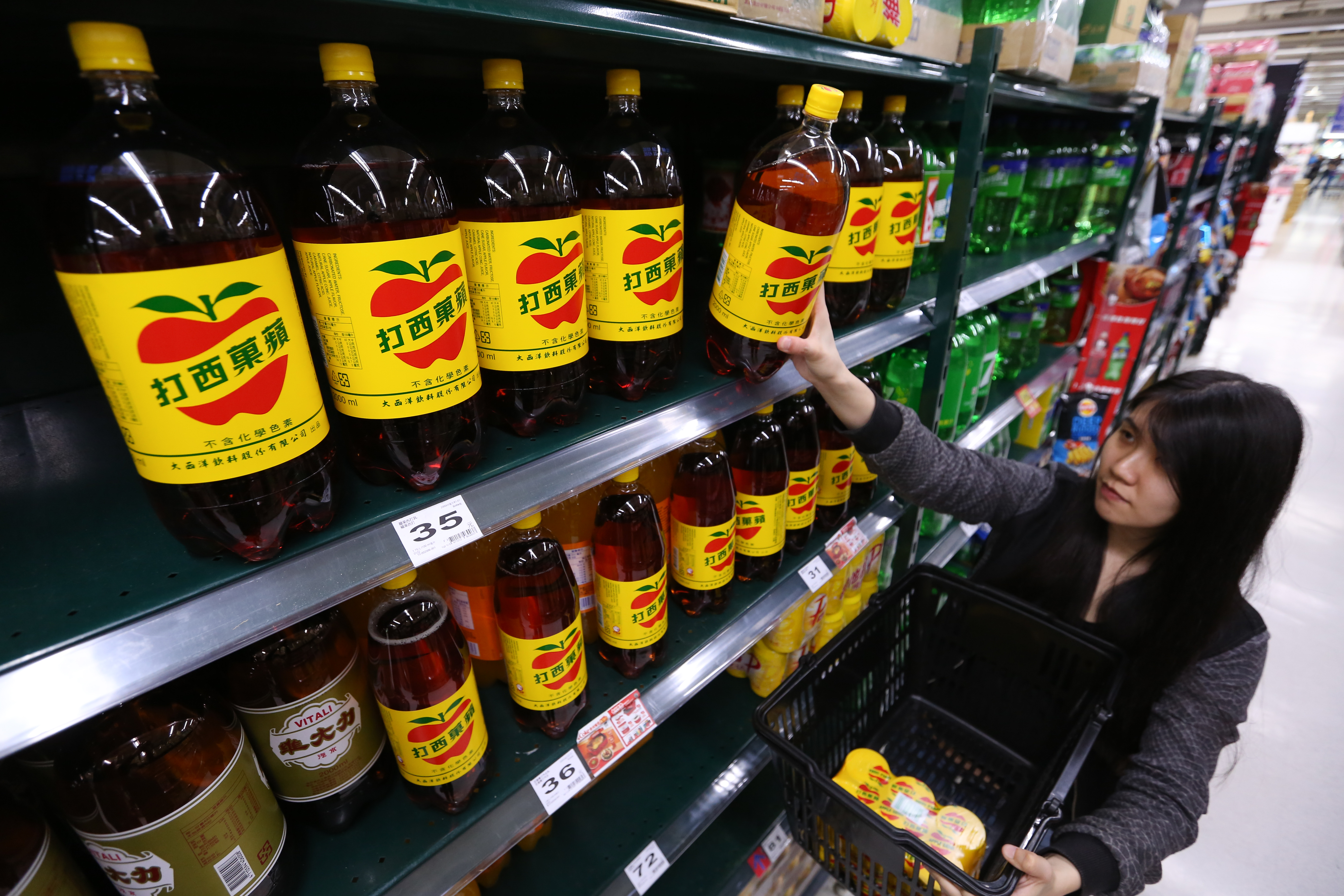 國產老牌飲品蘋果西打去年7、8月接獲大量客訴，許多消費者喝了腹瀉、身體不適。